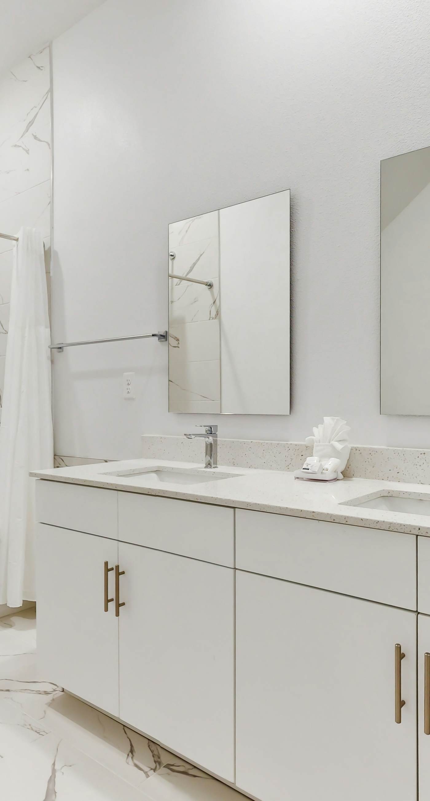 AZU119-332-5-P-Azur Resort  332