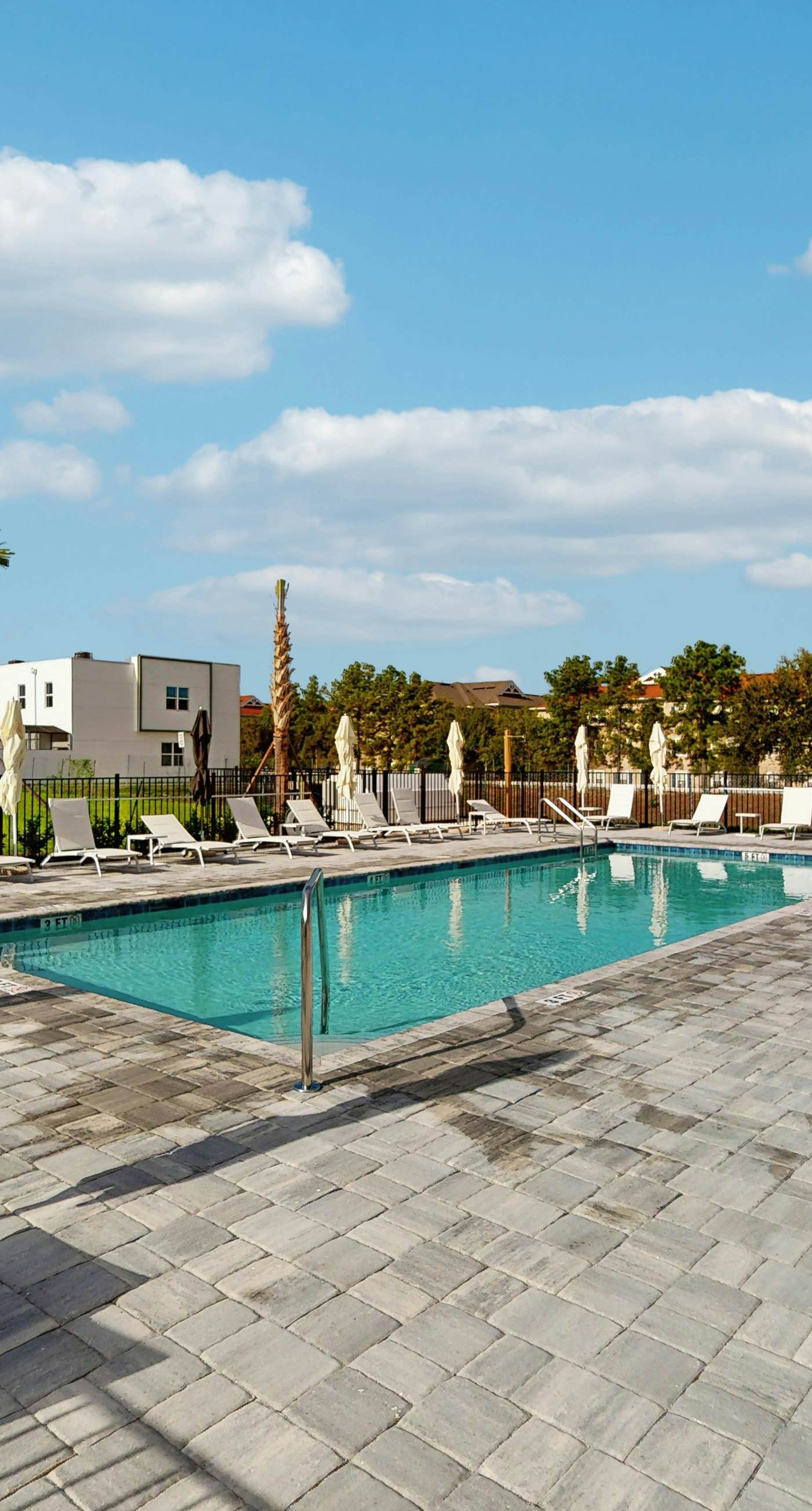 AZU119-332-5-P-Azur Resort  332