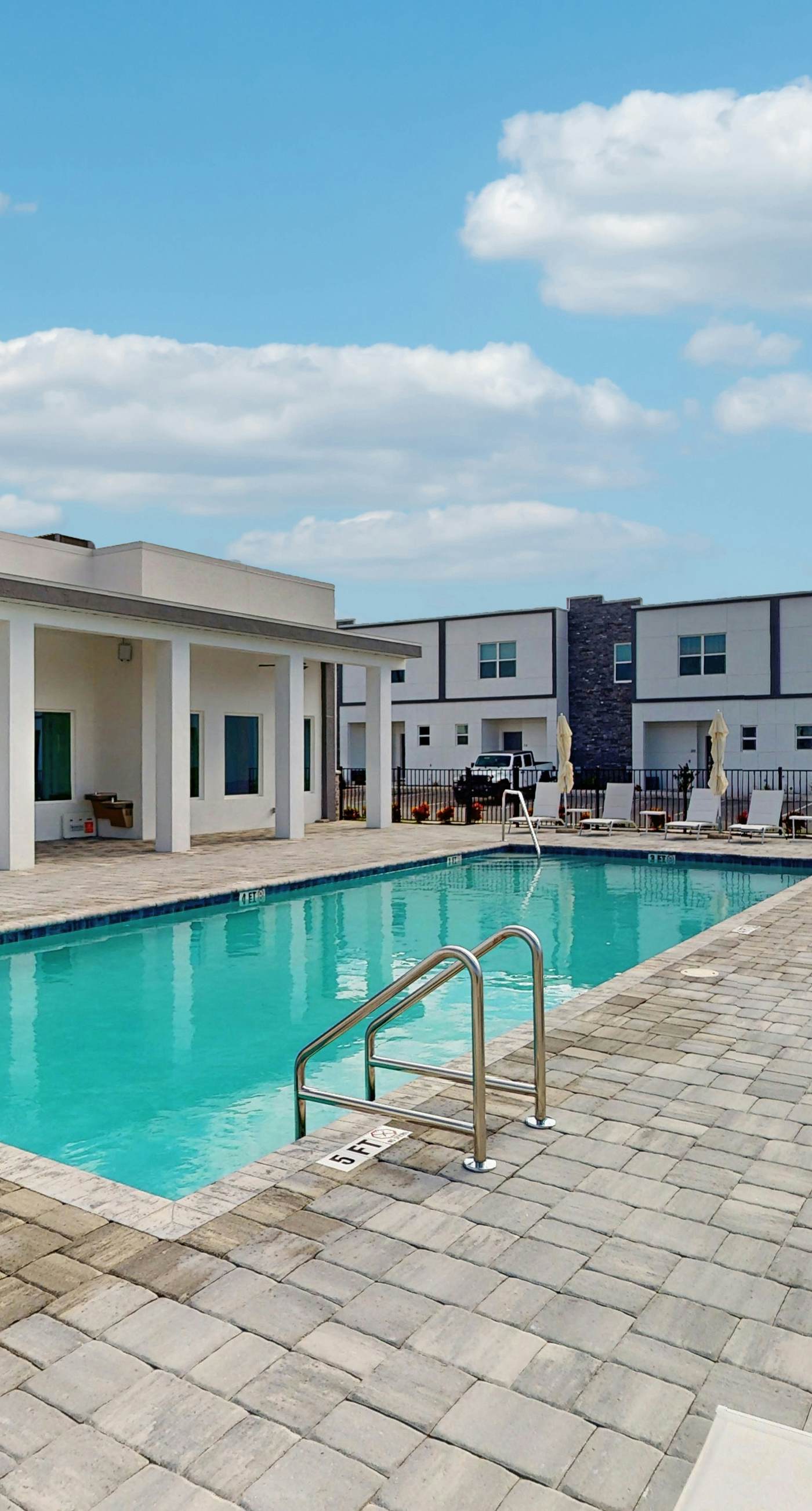 AZU119-332-5-P-Azur Resort  332