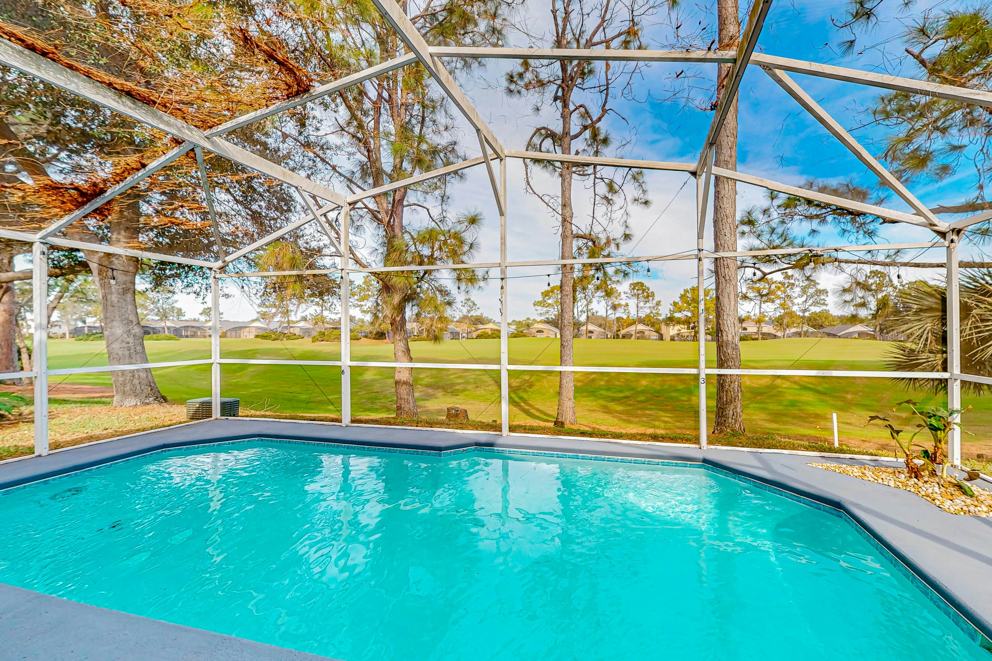 SOD102-2460-3-P - The Par-fect Getaway