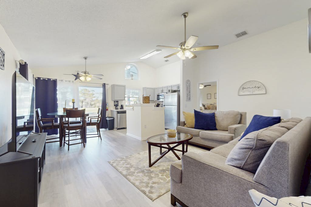 Radiant retreat with private pool,  on-site golf, board games, AC, & W/D