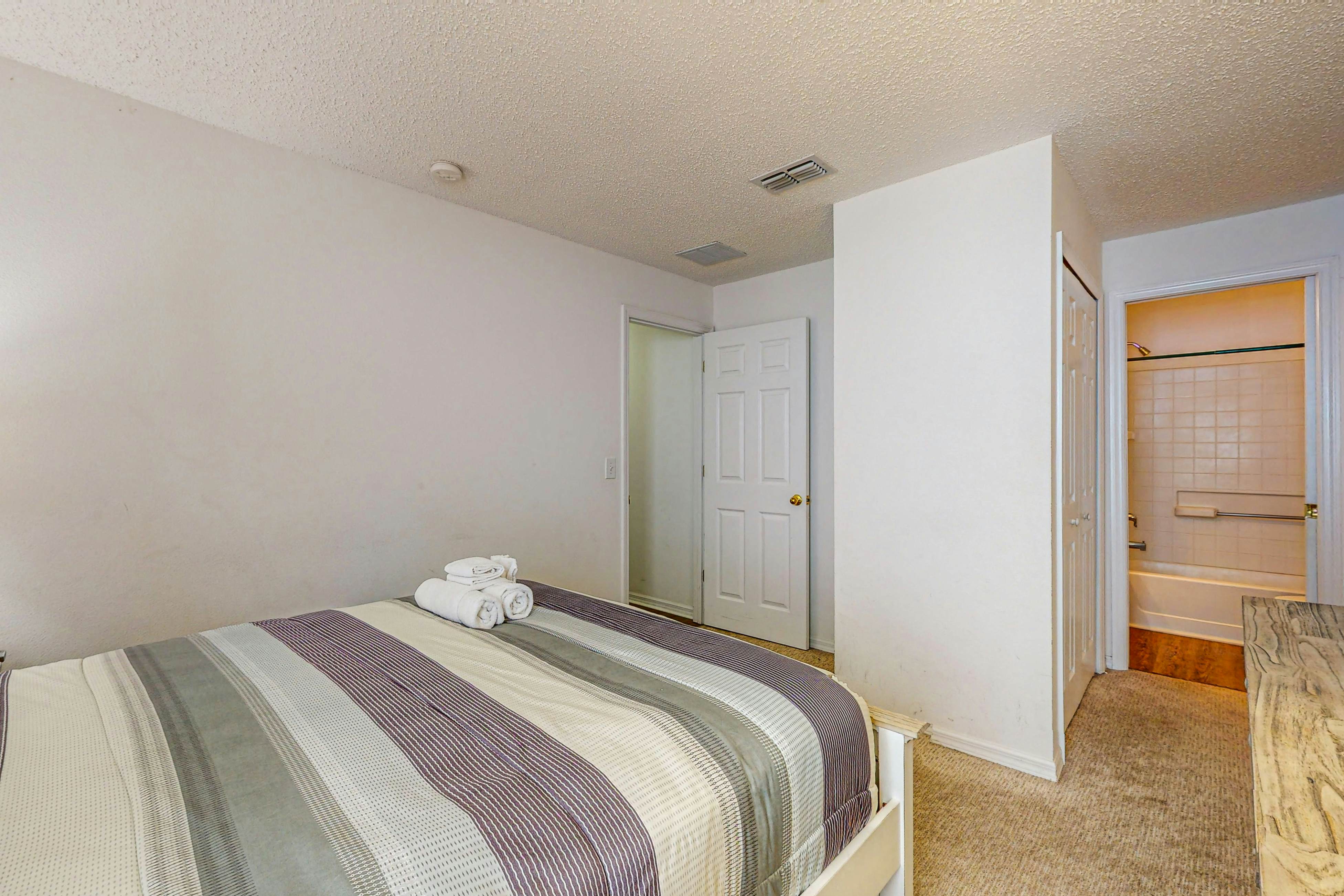 EMI104-8506-4-P-Emerald Oasis - Emerald Island Resort