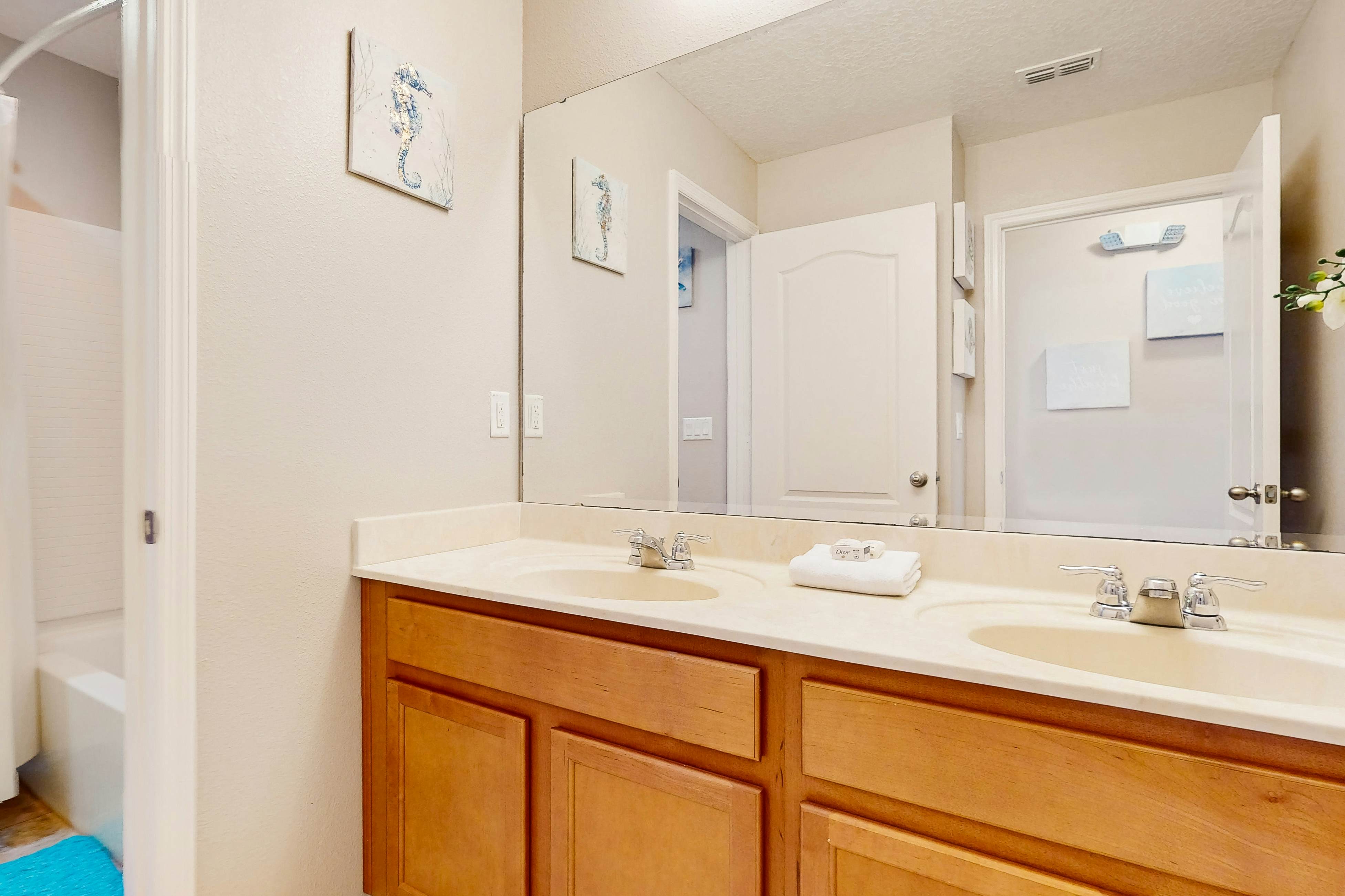 TVR104-2654-4-P - Golden Hour Haven