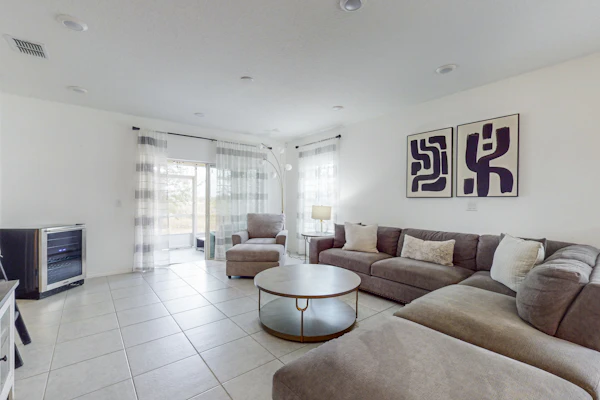 Cozy townhouse with private screened patio & community pool – near theme parks