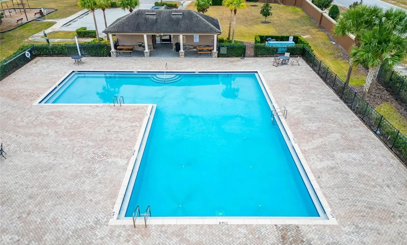 Cozy townhouse with private screened patio & community pool – near theme parks