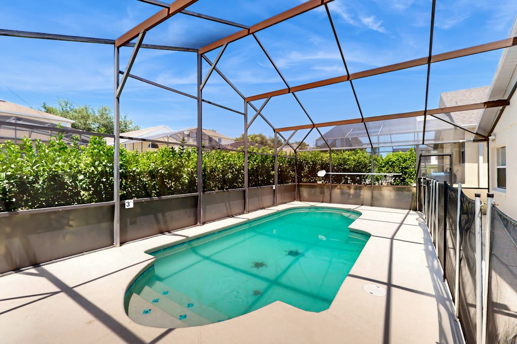 Spacious home with private pool, pool table and air hockey