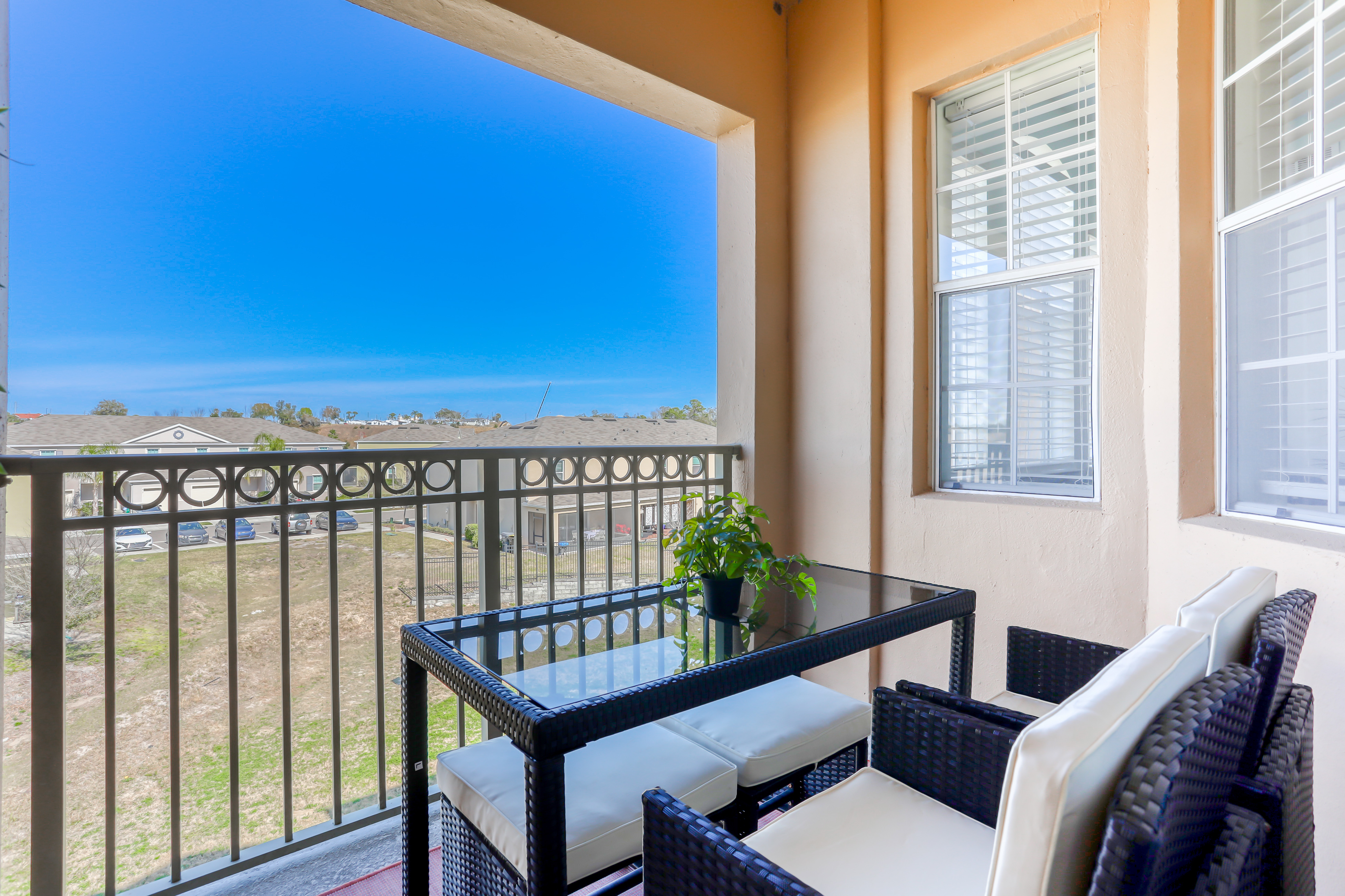 Snowbird-friendly condo near Walt Disney World Resort w/pool, WiFi, AC, and W/D