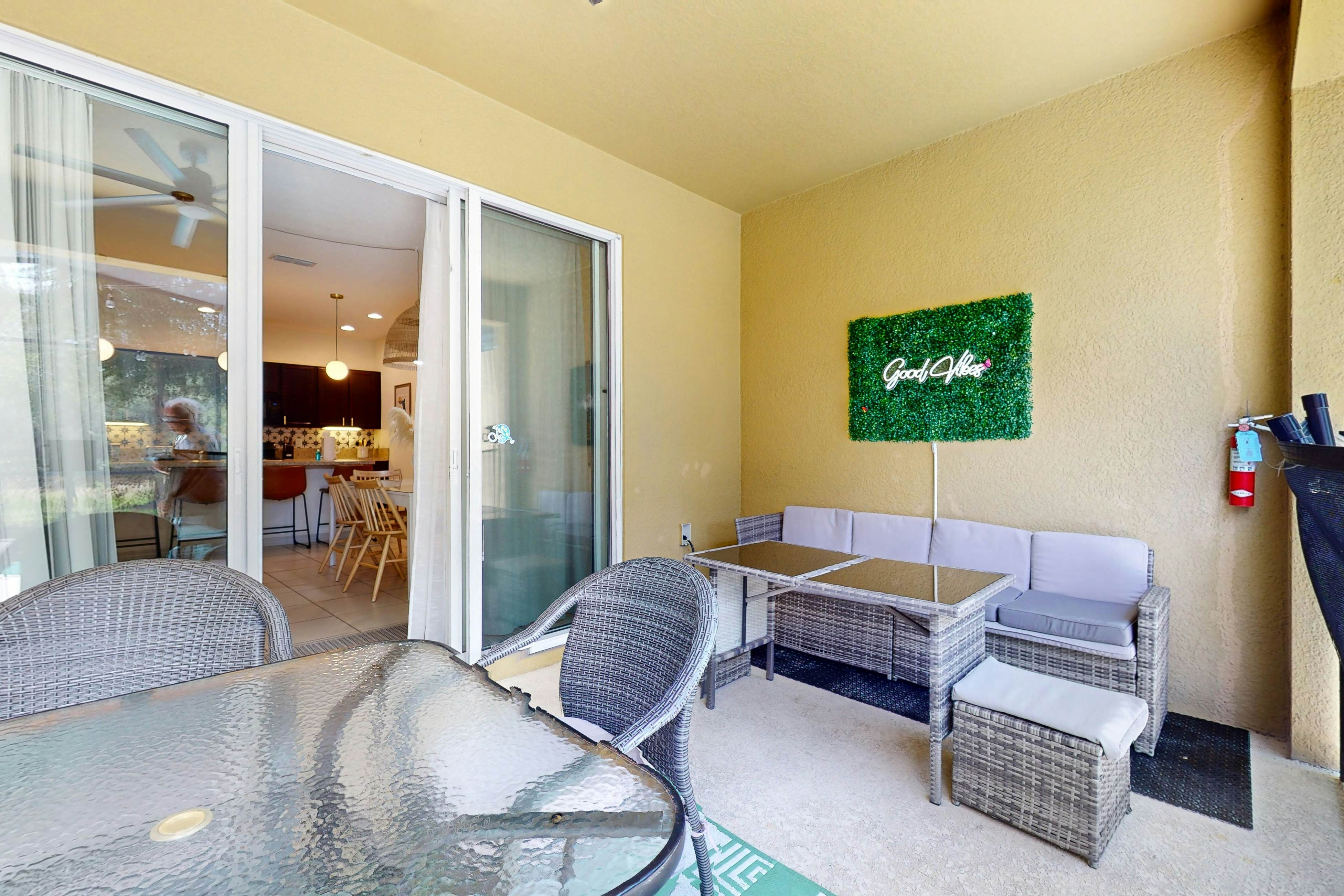 SOL114-4755-4-P-Solterra Escape - Solterra