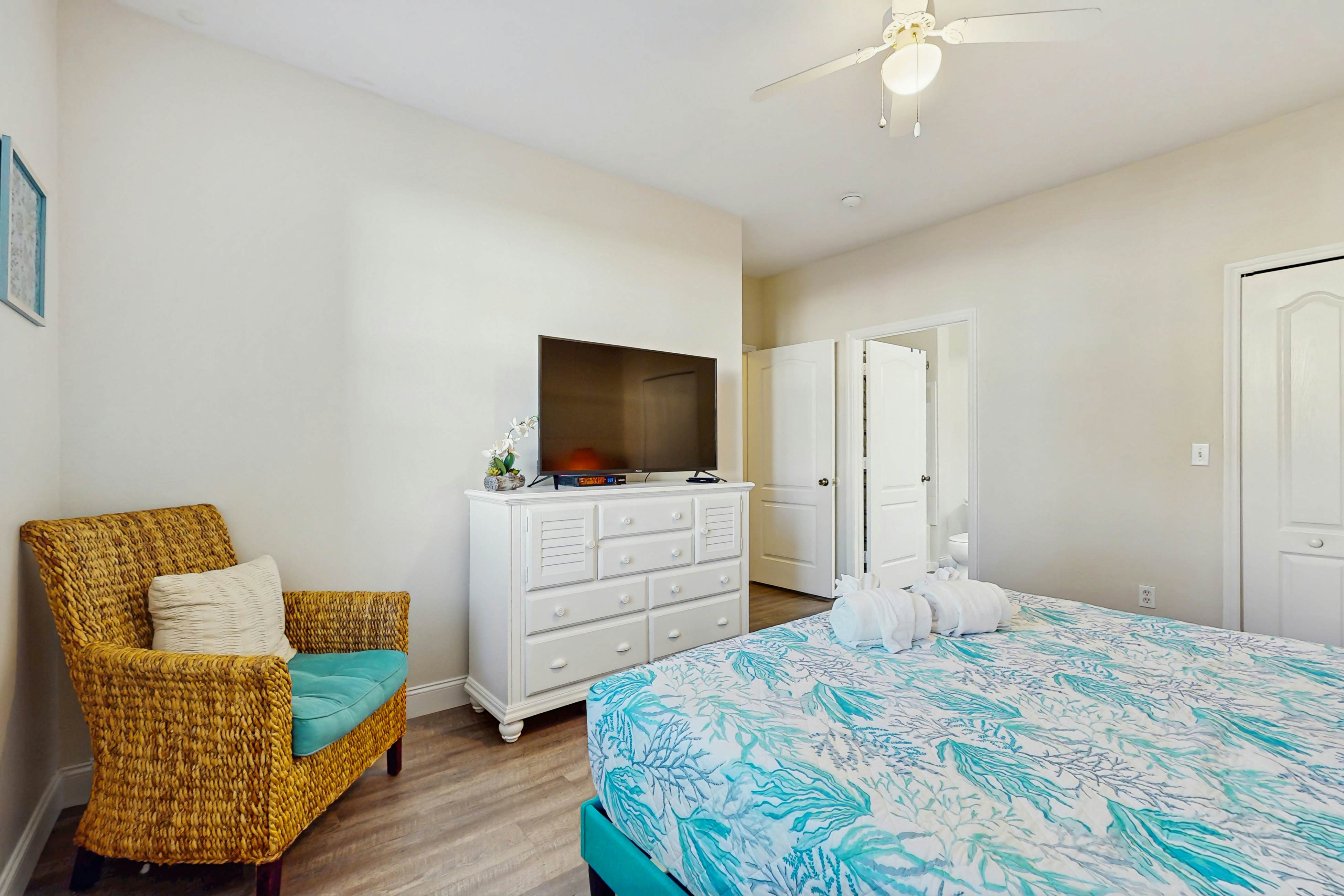 CLC102-5002-104-2 - Mangrove Escape