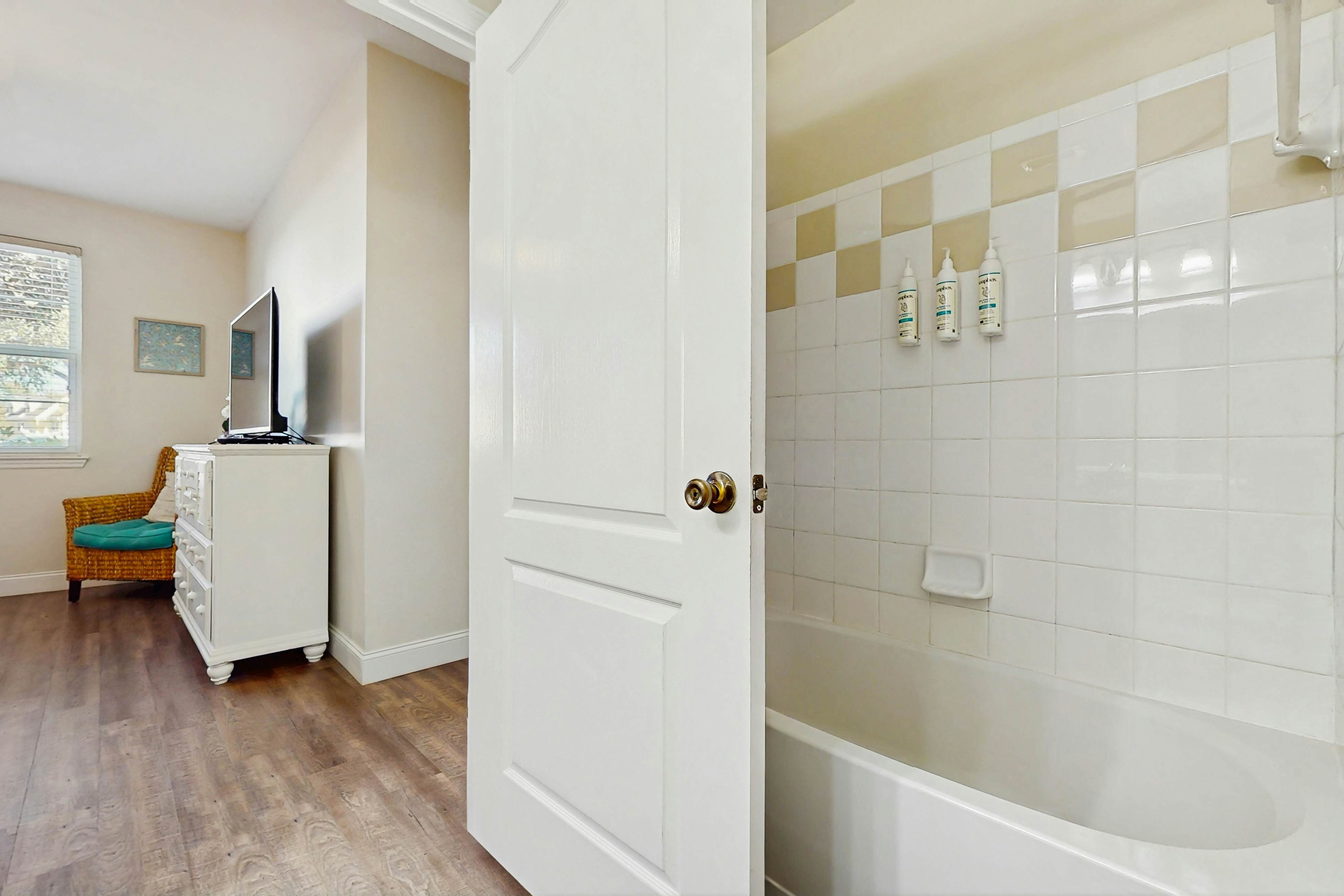 CLC102-5002-104-2 - Mangrove Escape