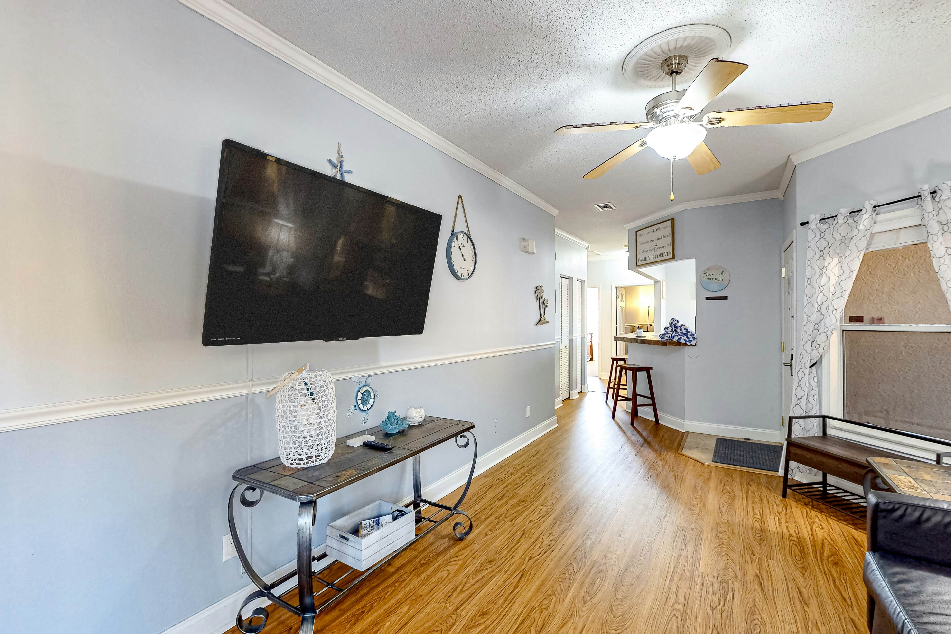 COP102-8831-B-3 - The Pink Flamingo, Apt B