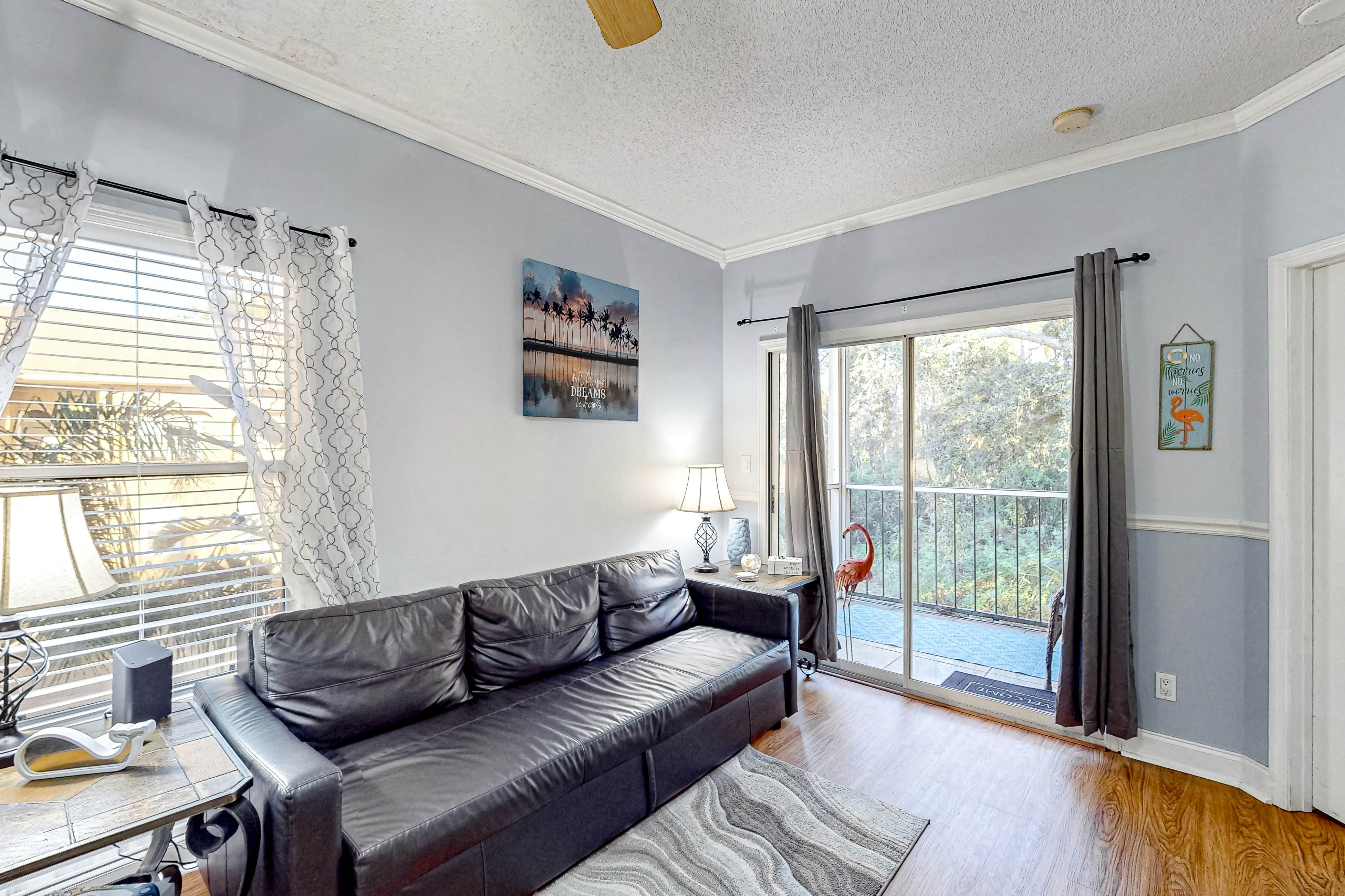 COP102-8831-B-3 - The Pink Flamingo, Apt B