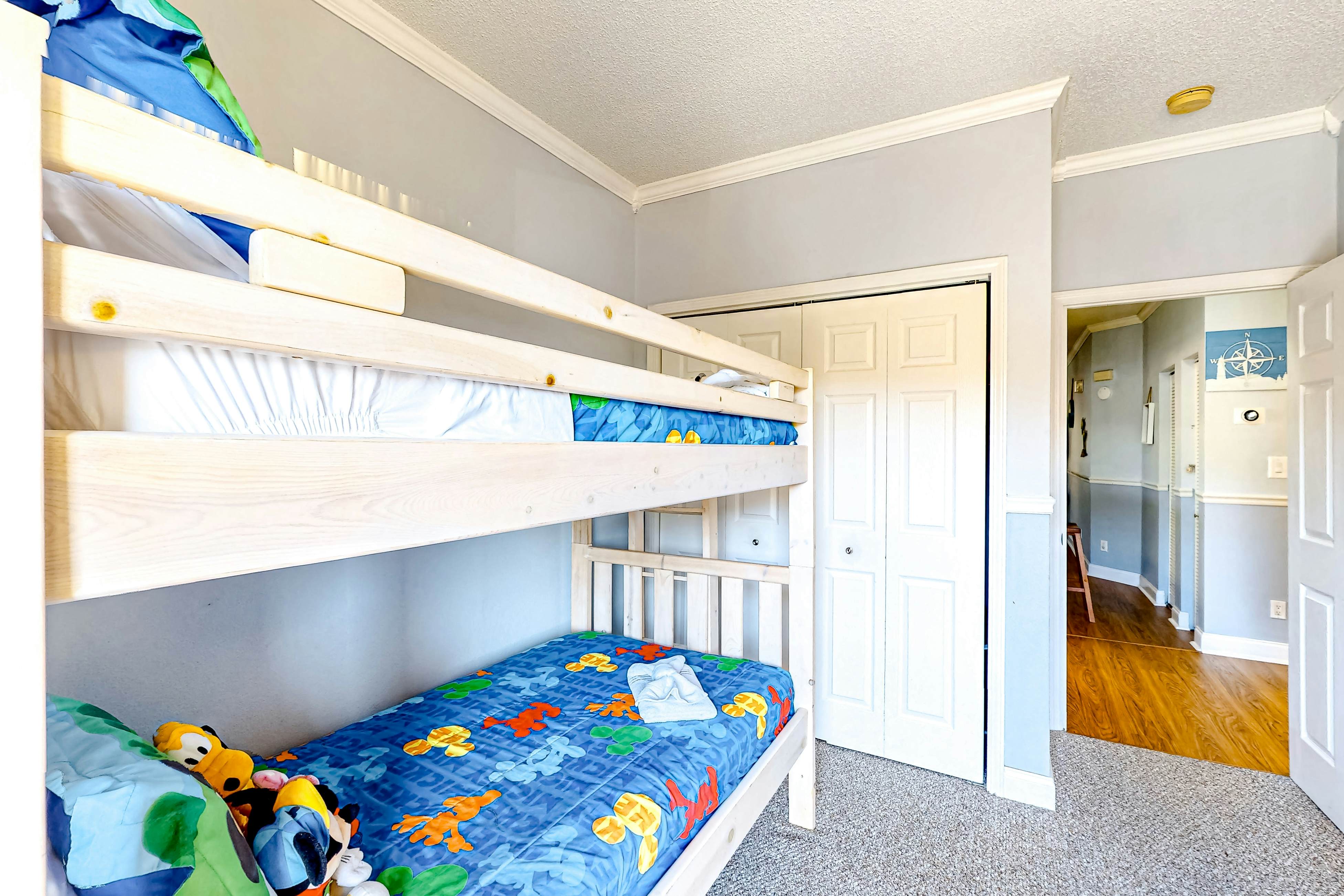 COP102-8831-B-3 - The Pink Flamingo, Apt B