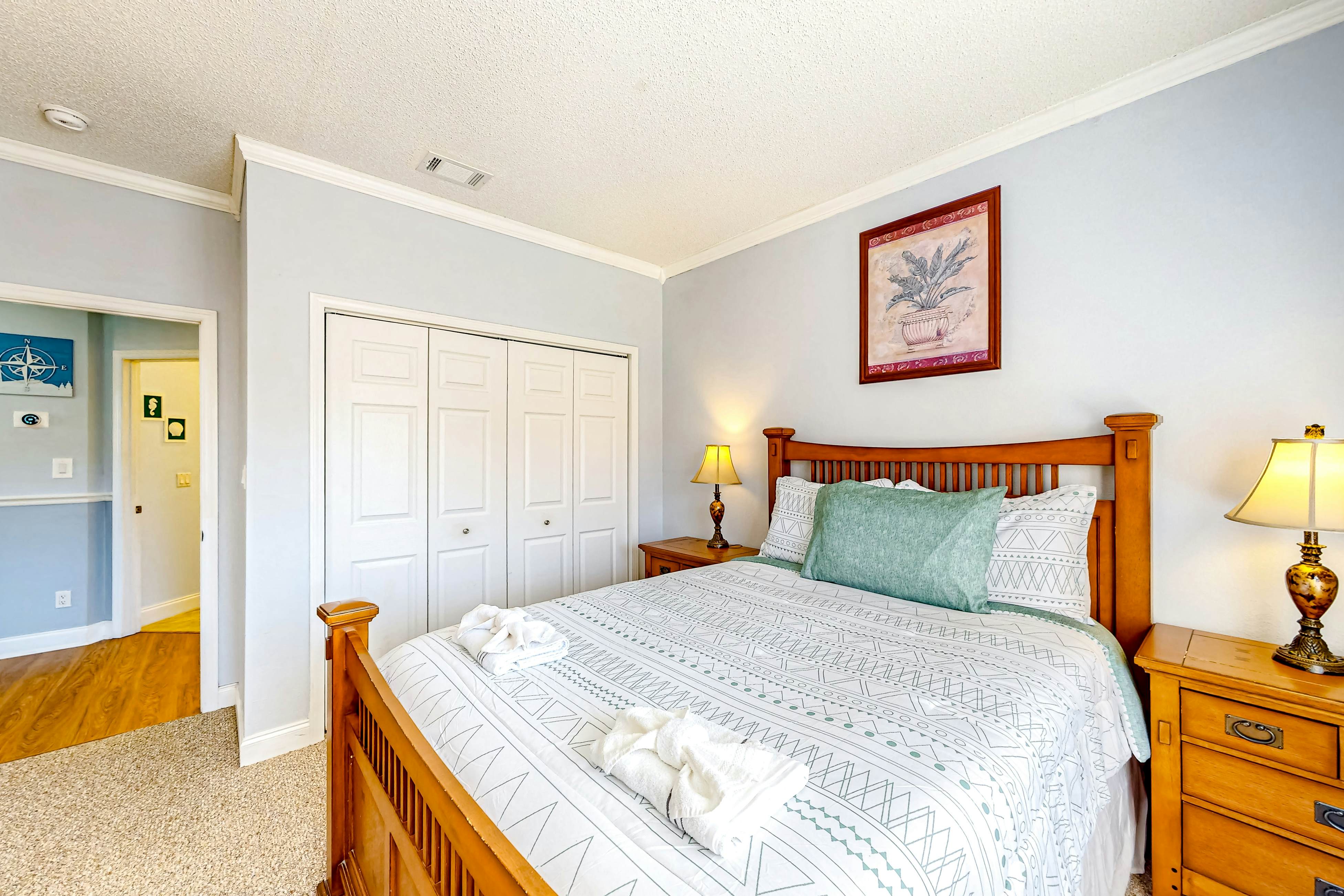 COP102-8831-B-3 - The Pink Flamingo, Apt B