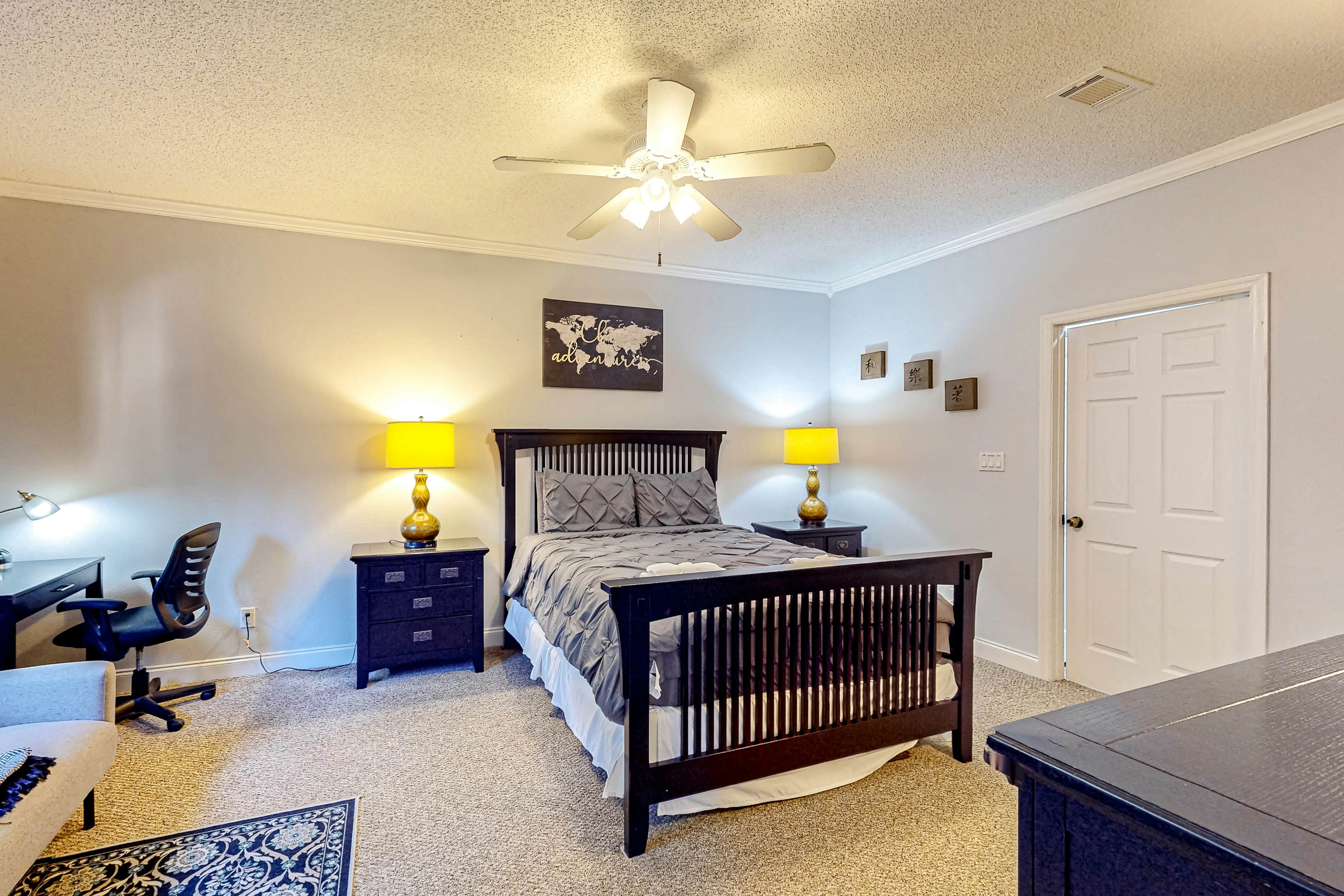 COP102-8831-B-3 - The Pink Flamingo, Apt B