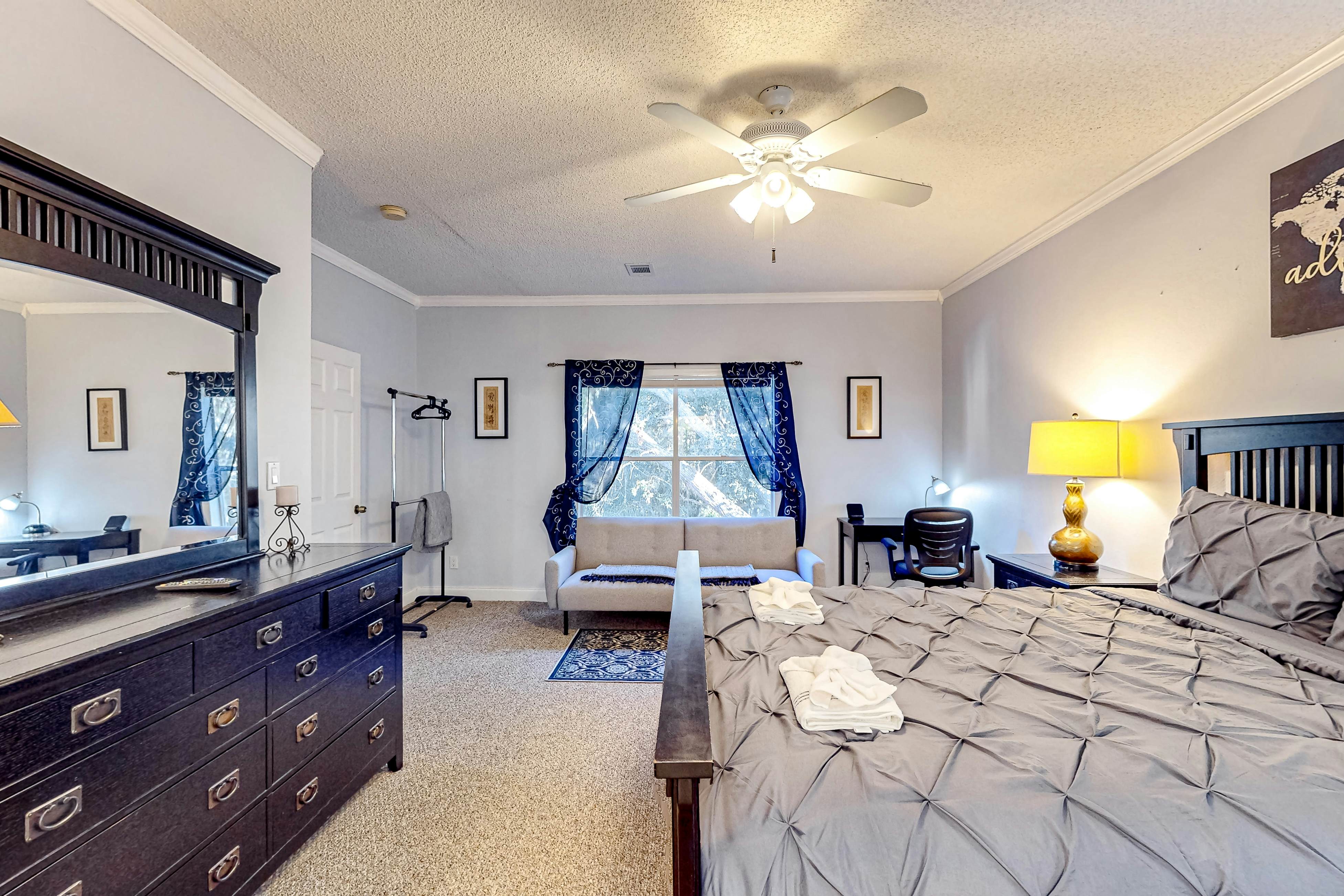 COP102-8831-B-3 - The Pink Flamingo, Apt B