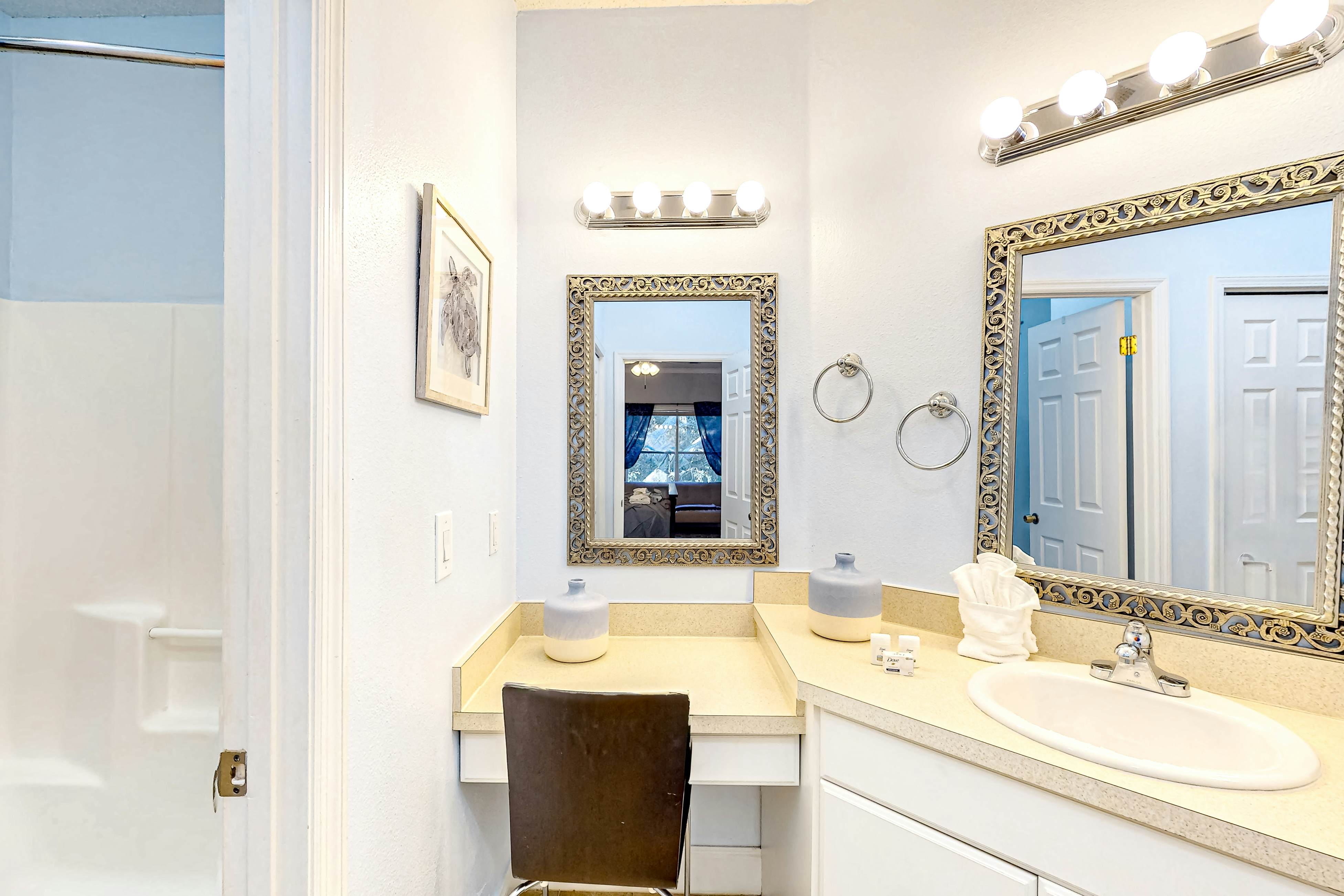 COP102-8831-B-3 - The Pink Flamingo, Apt B