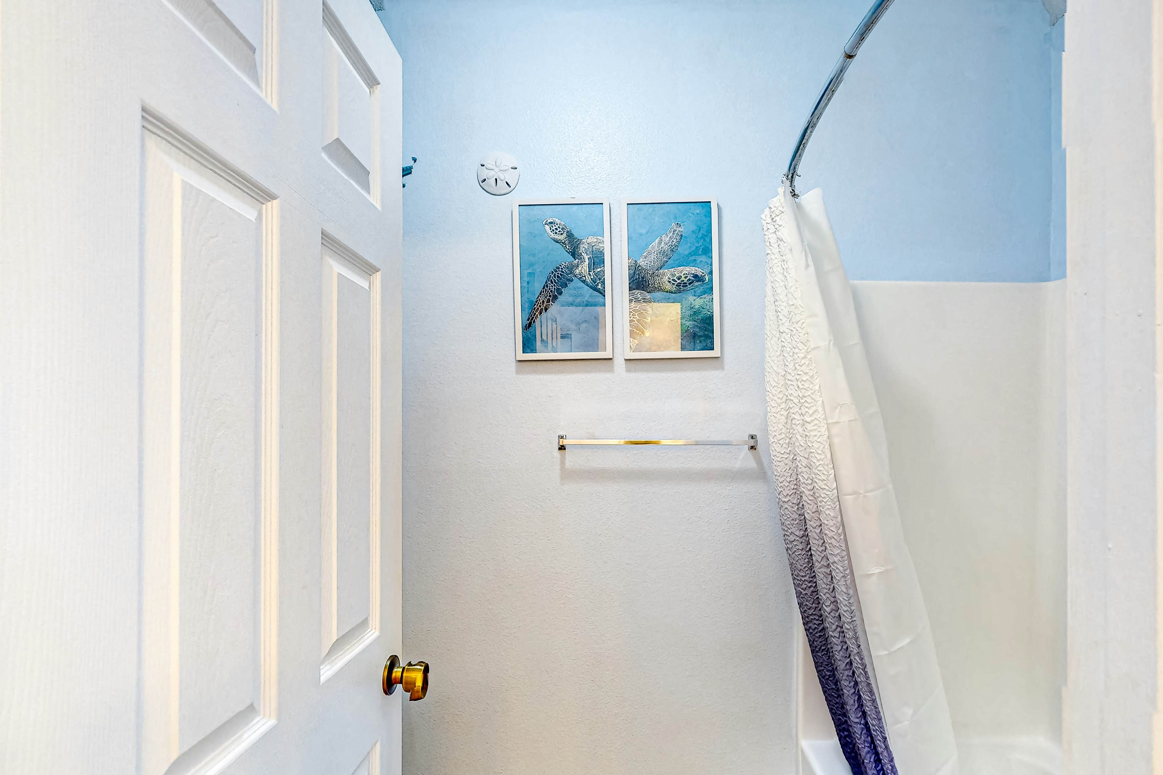 COP102-8831-B-3 - The Pink Flamingo, Apt B