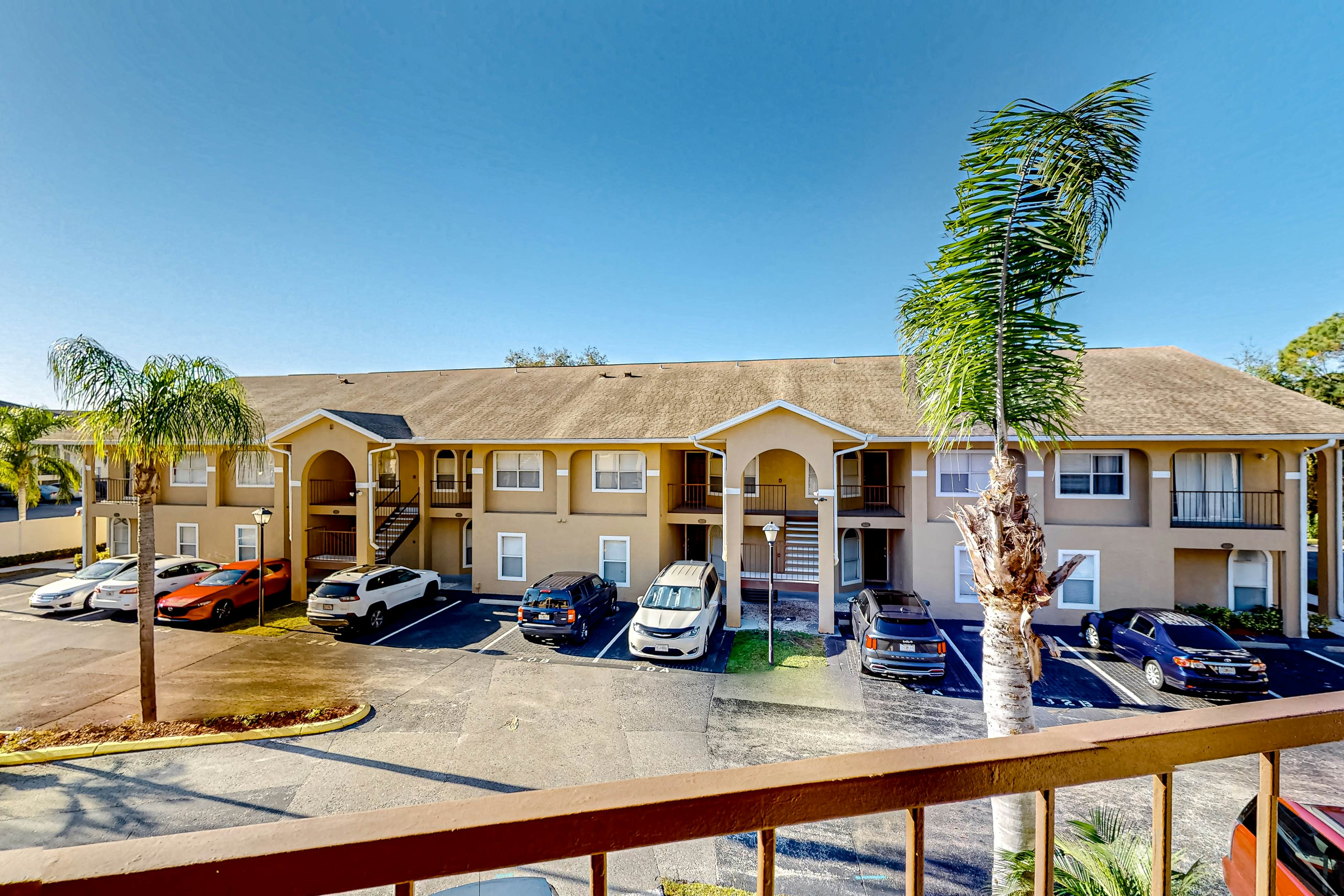 COP102-8831-B-3 - The Pink Flamingo, Apt B