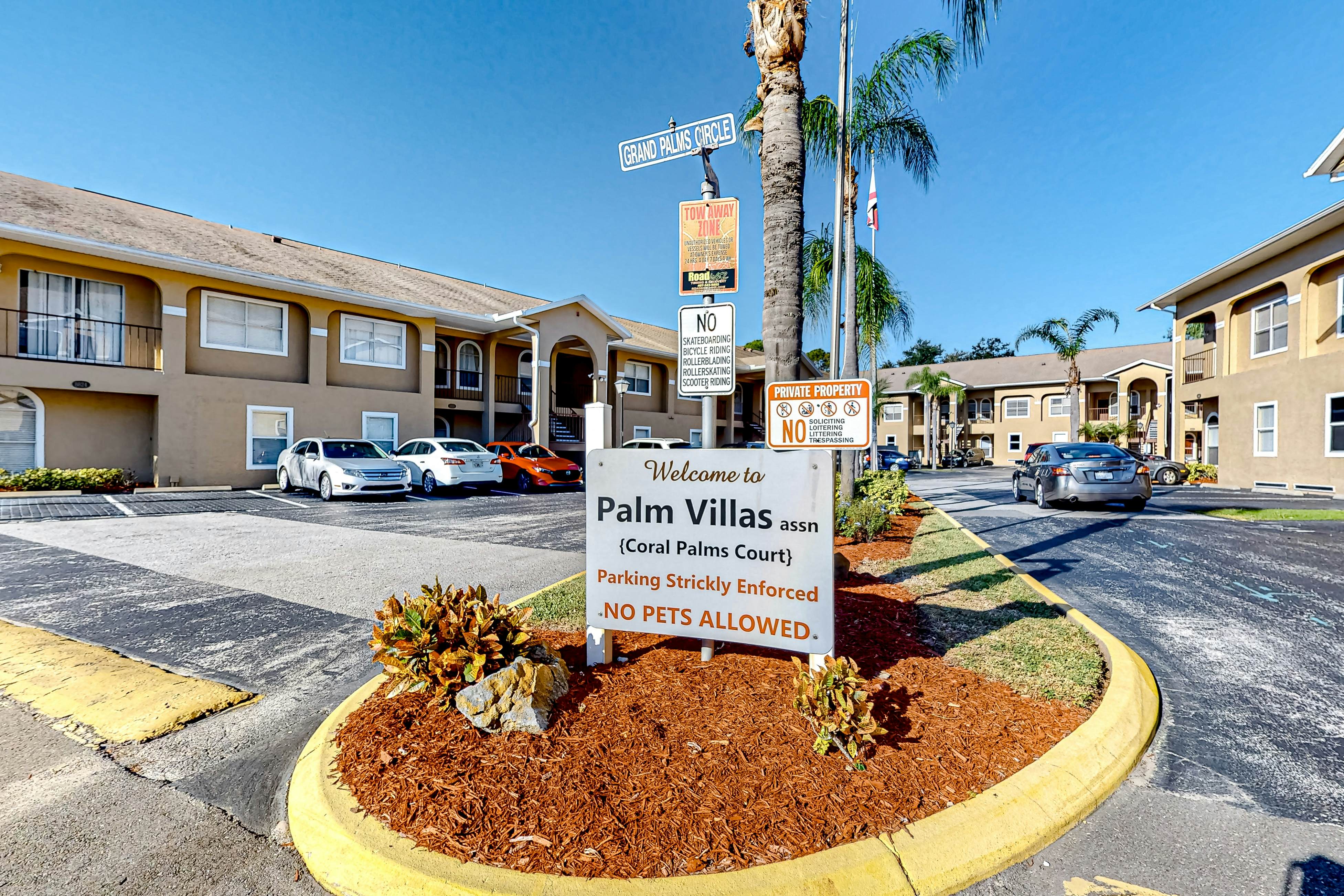 COP102-8831-B-3 - The Pink Flamingo, Apt B