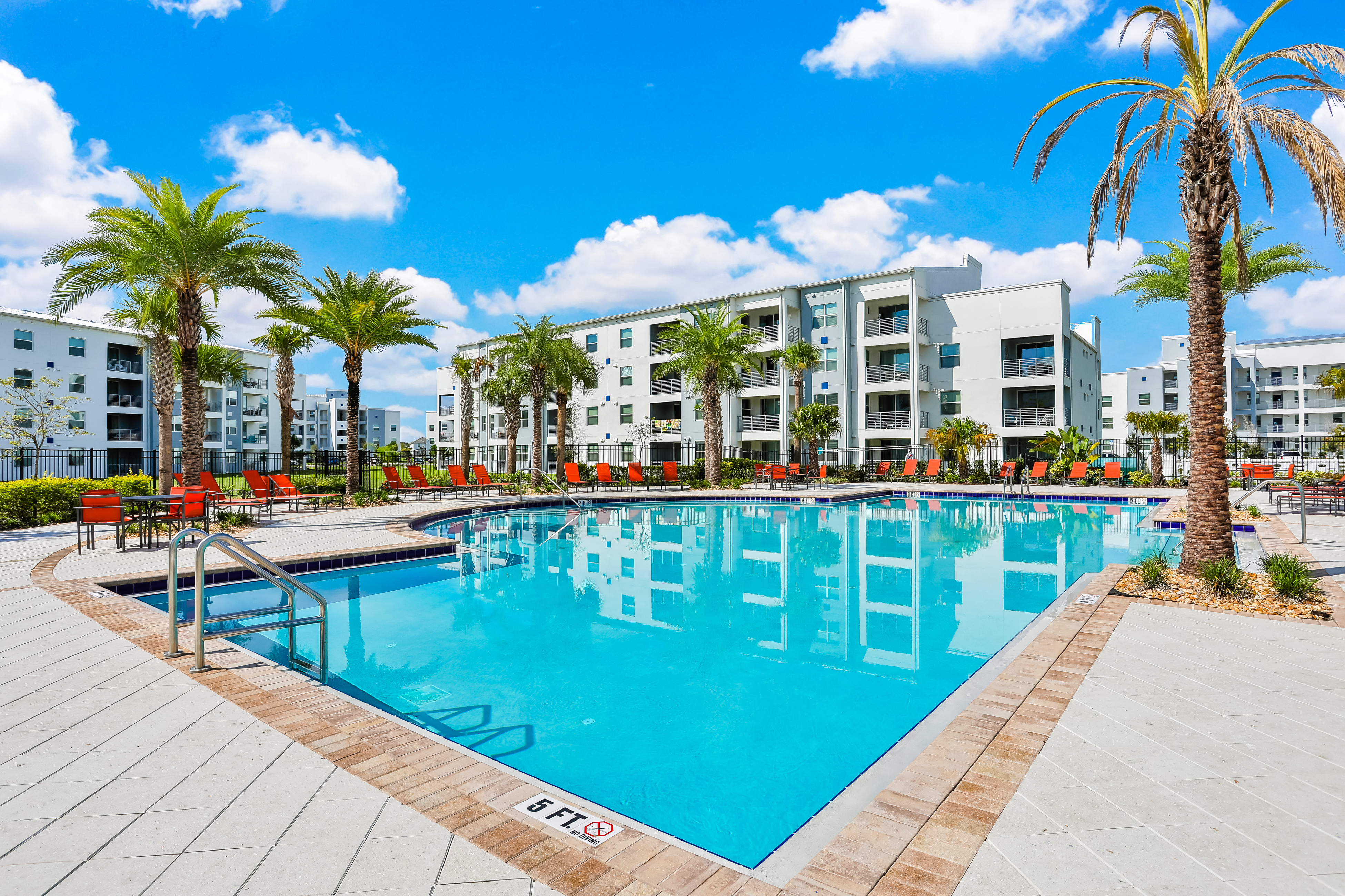 Fourth Floor Penthouse with Shared Pools and Hot Tub, Fast WiFi, & Central AC