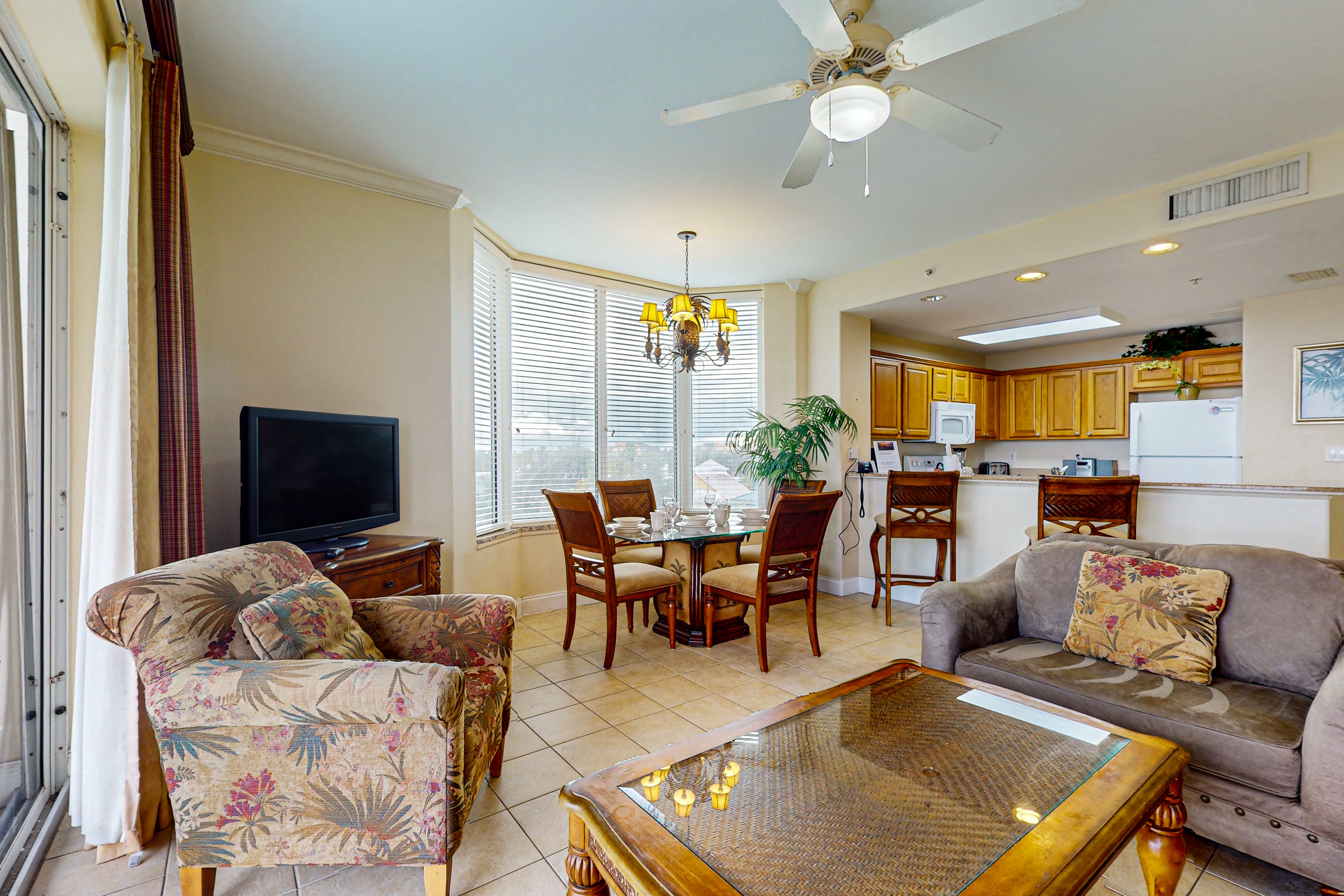 Lakefront condo with stunning lake views, AC, pool & hot tub near attractions