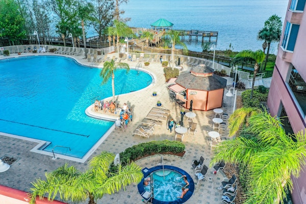 Lakefront retreat near attractions with lake view, AC, kitchen, pool & hot tub