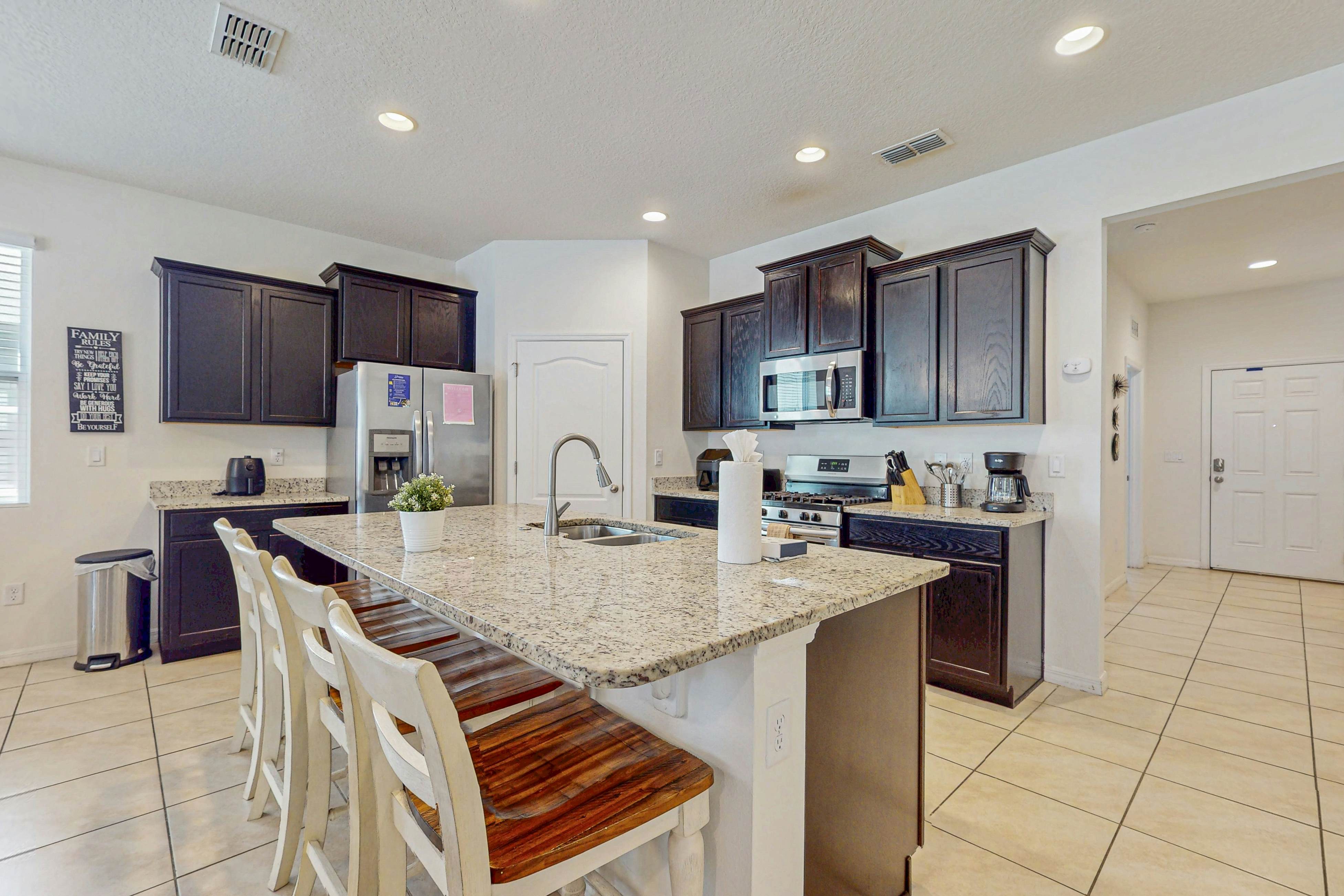 SOL111-7037-6-P-Dooger's Hideaway - Solterra