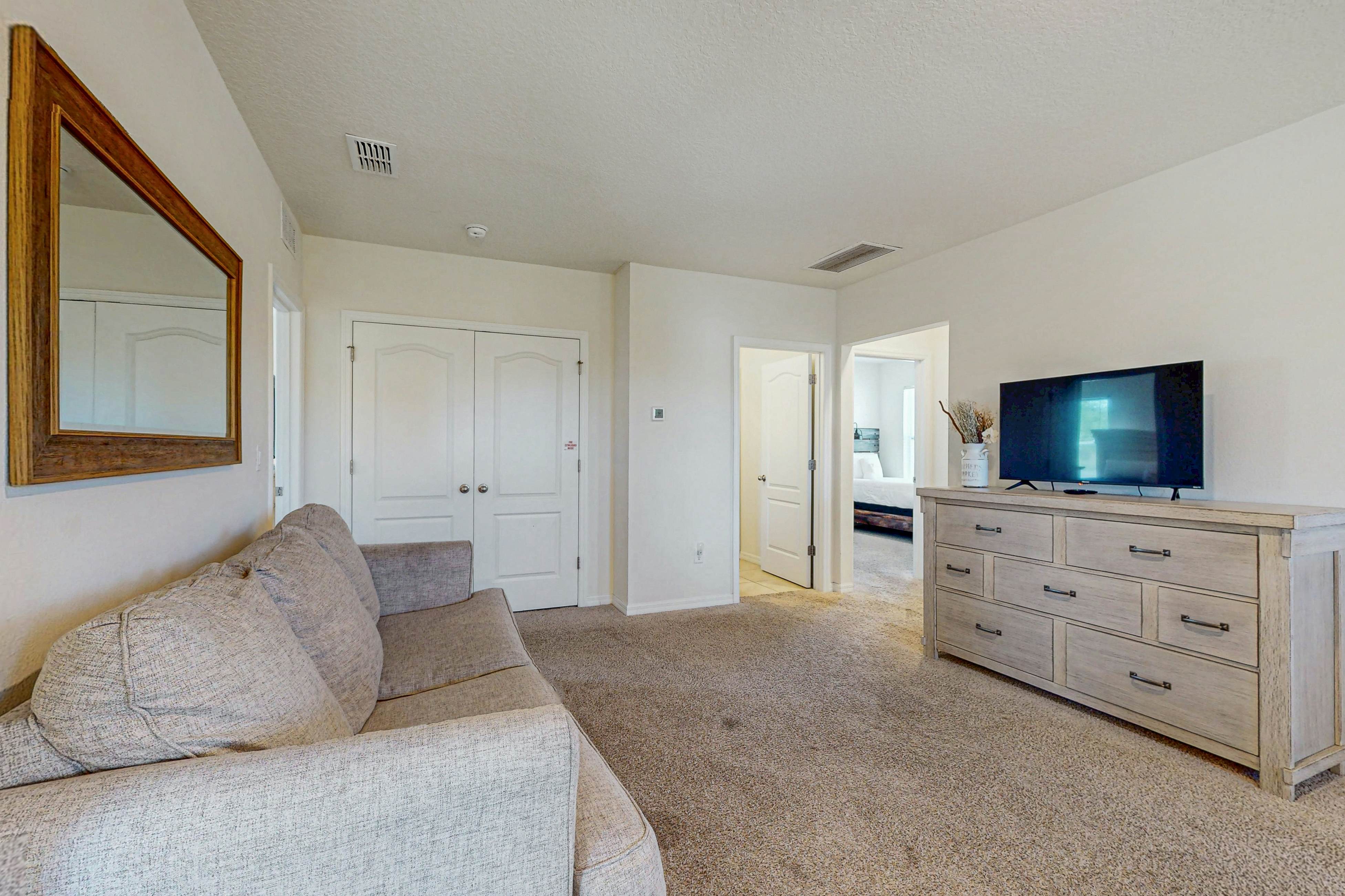 SOL111-7037-6-P-Dooger's Hideaway - Solterra