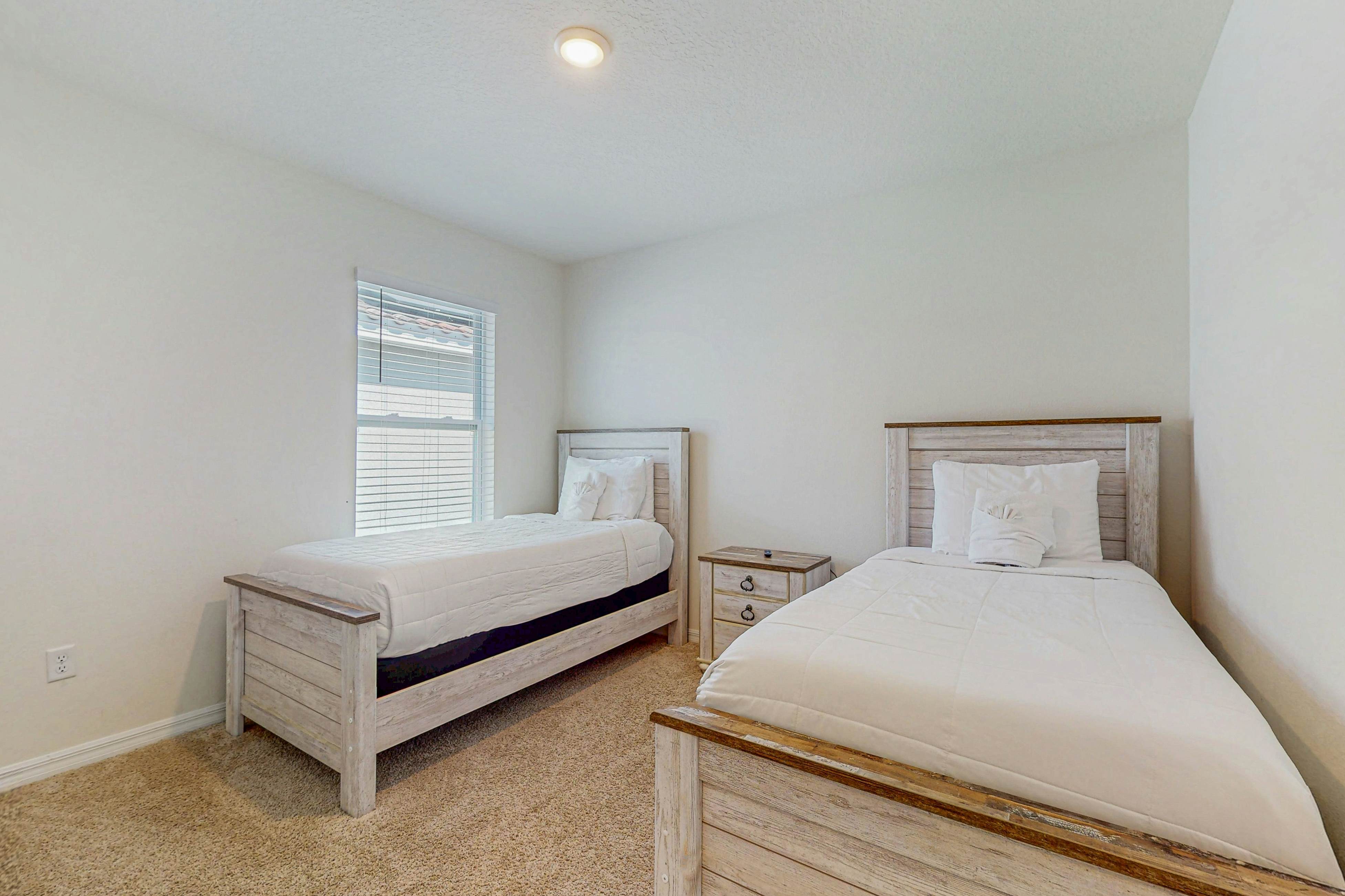 SOL111-7037-6-P-Dooger's Hideaway - Solterra