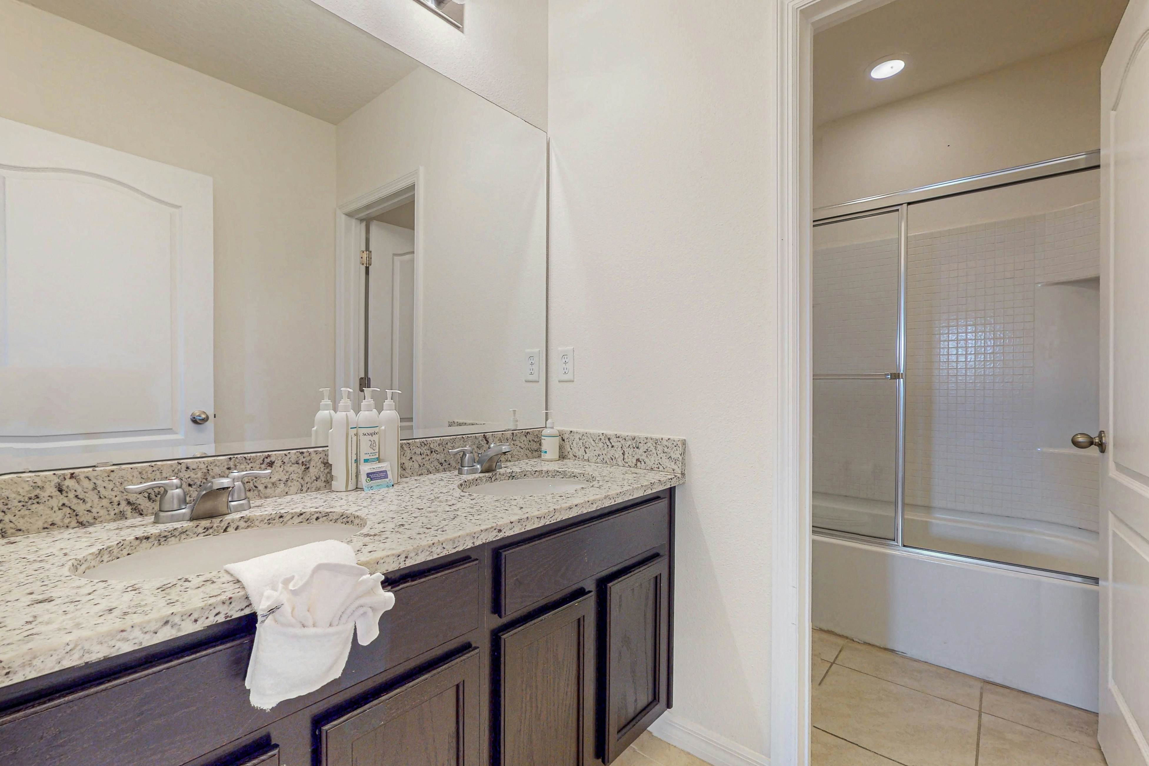 SOL111-7037-6-P-Dooger's Hideaway - Solterra