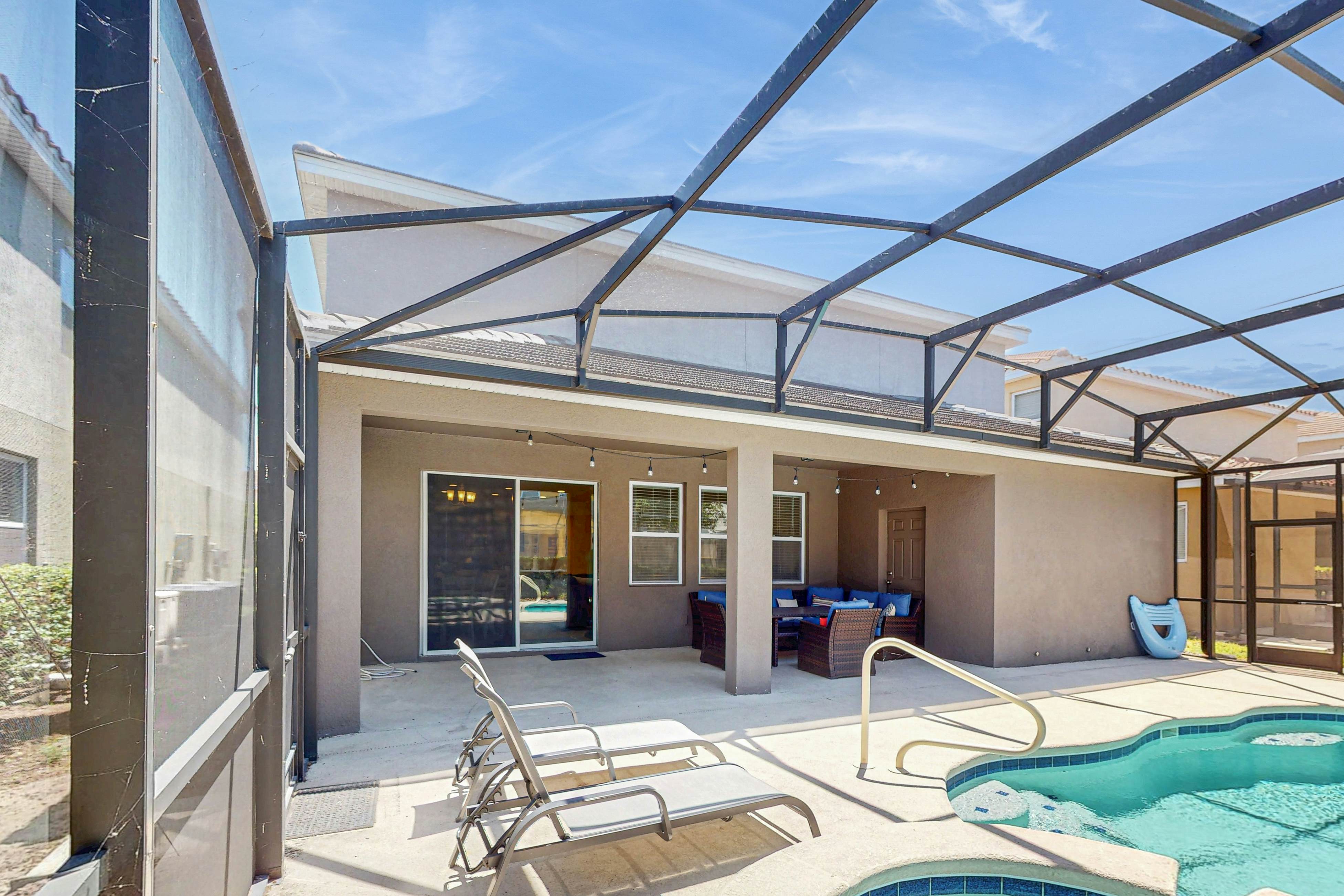 SOL111-7037-6-P-Dooger's Hideaway - Solterra