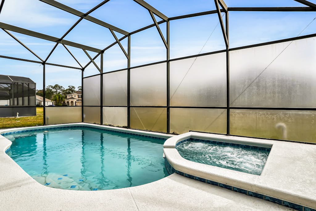 Beautiful home close to theme parks with private oool, AC & W/D - dog-friendly