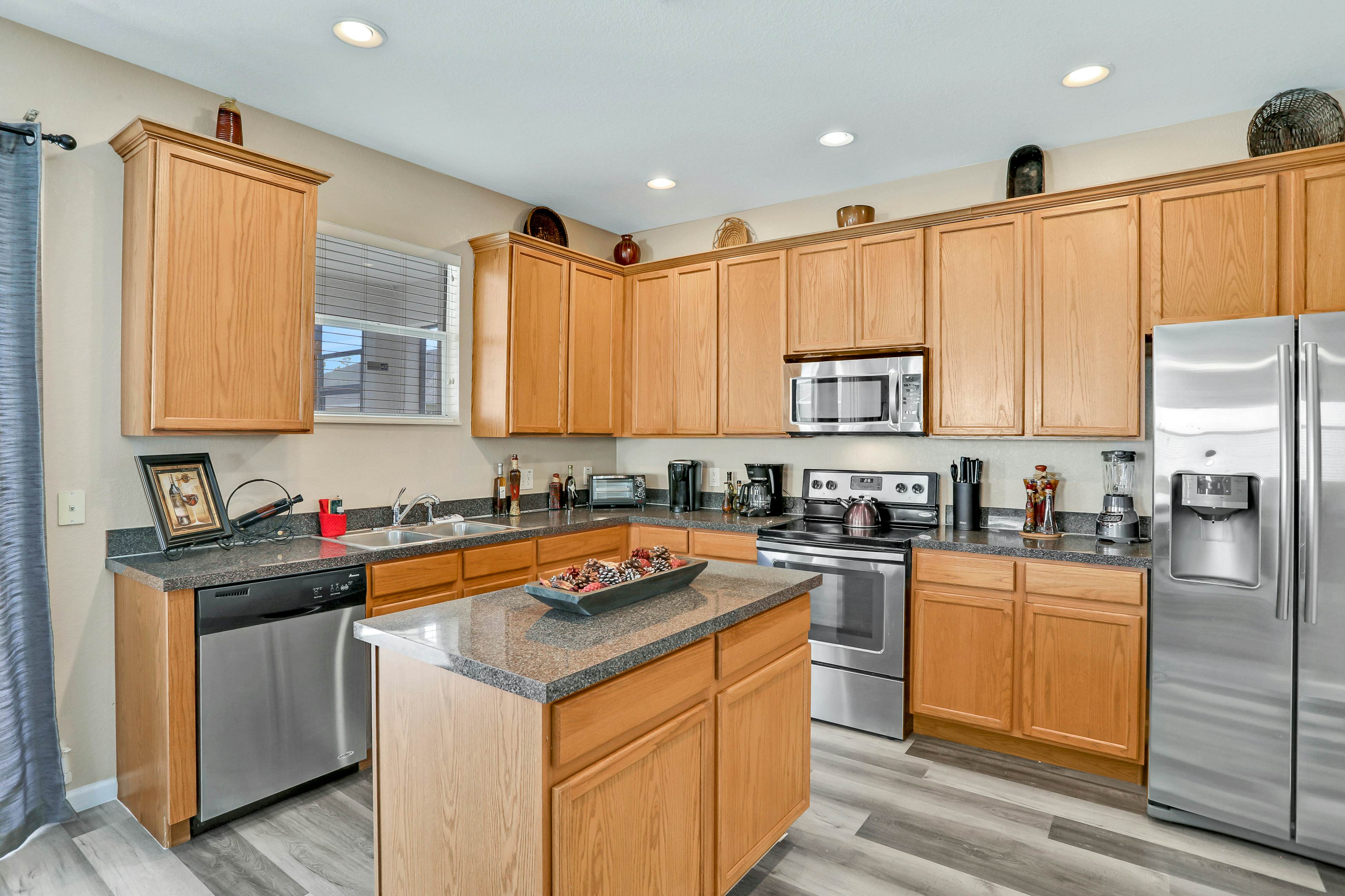 TVR101-4958-5-P - Castle Street Memories - Trafalgar Village Res