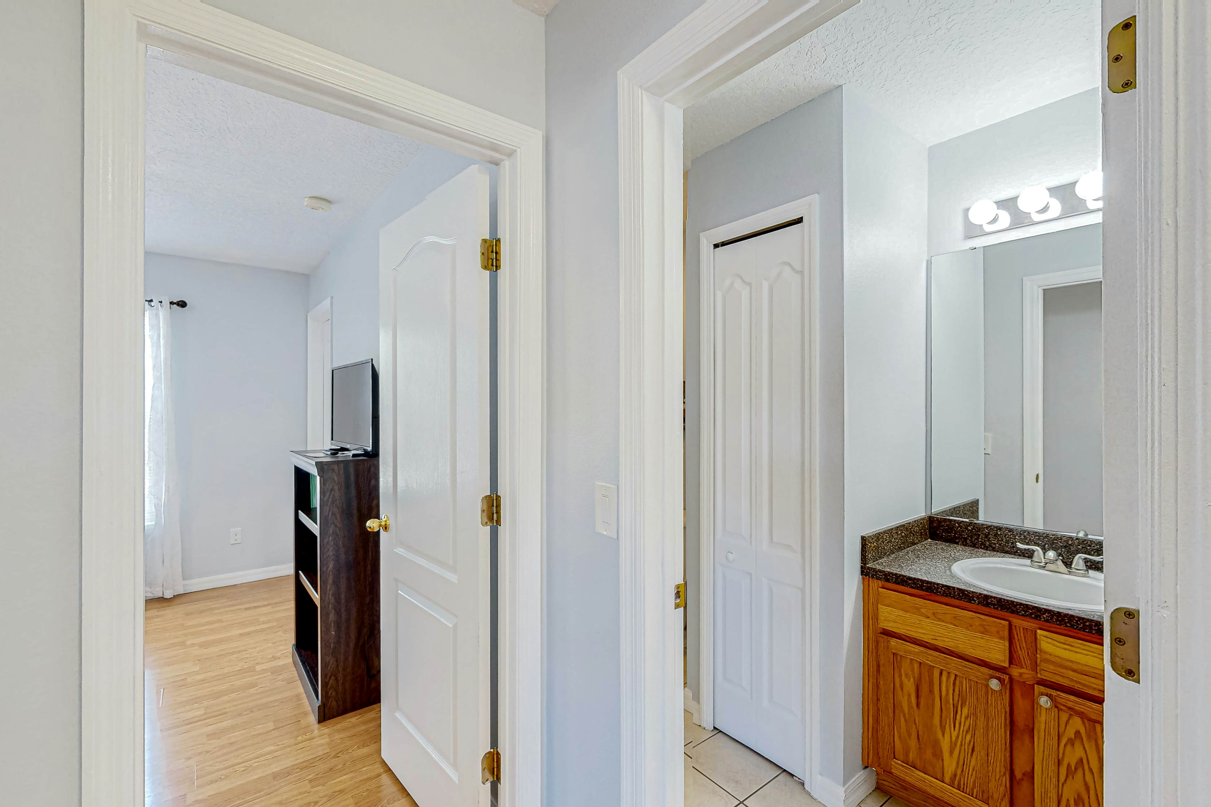 SDR102-224-4-P - Retreat with a Bang