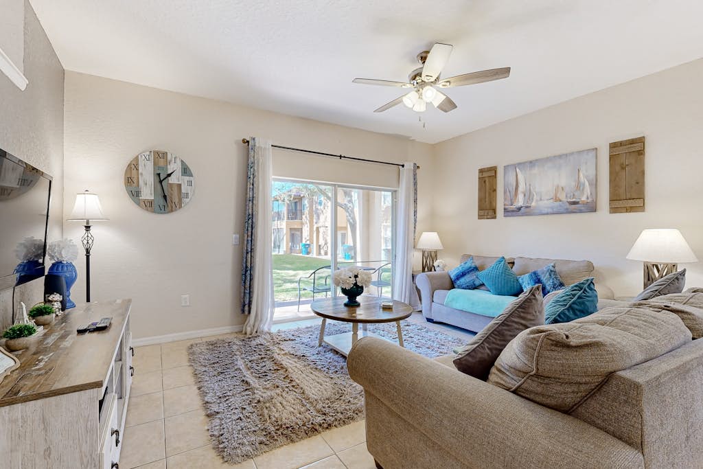 Spacious townhouse with themed rooms and resort amenites