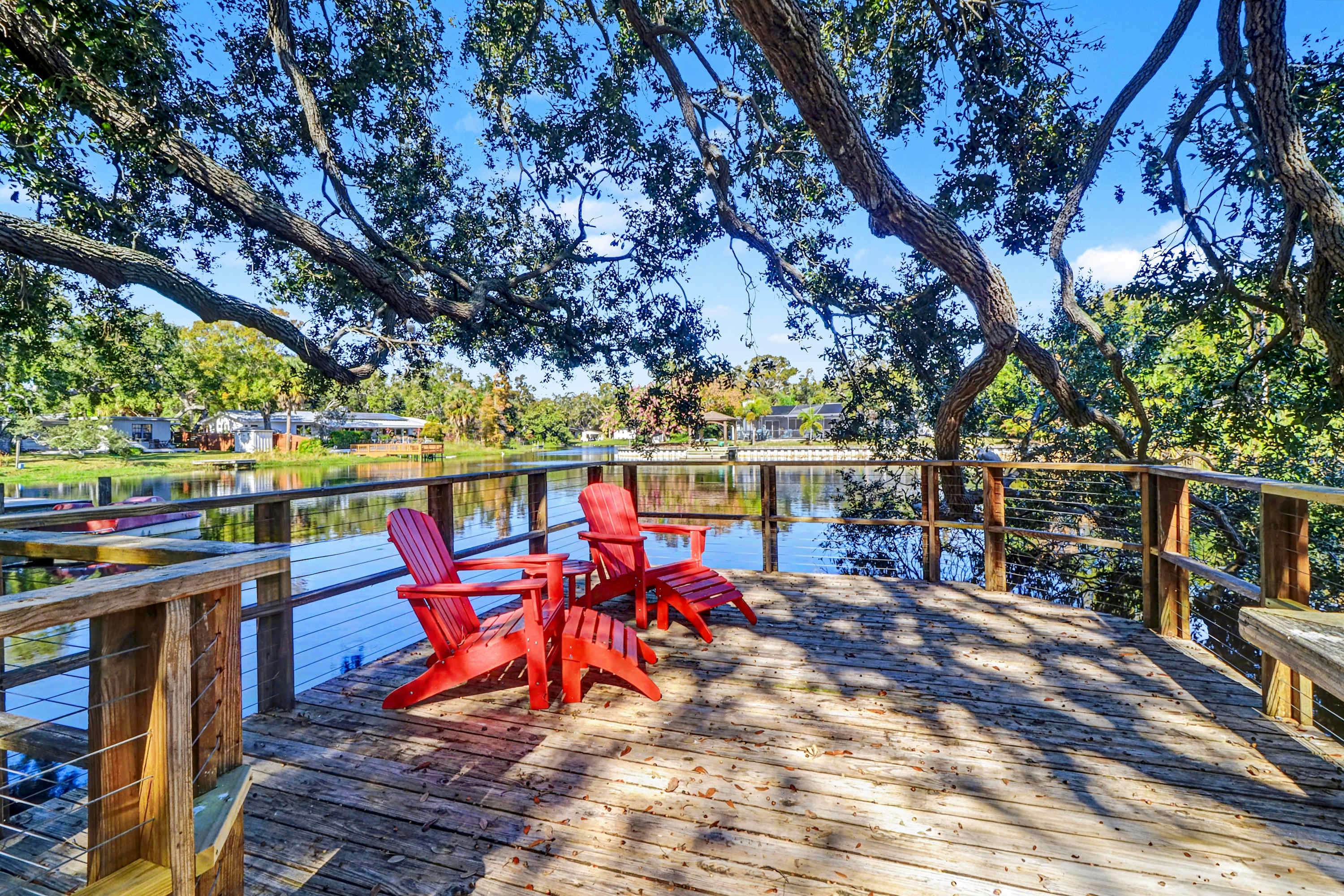 Cozy Lakefront Retreat Near Gulf Beaches & Dining