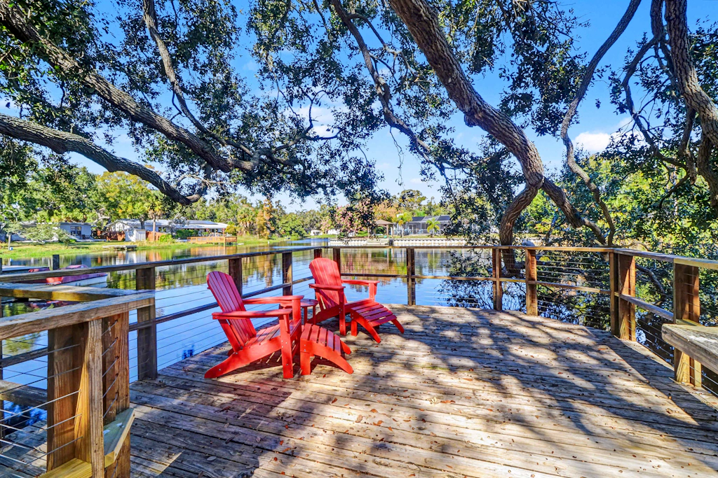 Cozy Lakefront Retreat Near Gulf Beaches & Dining