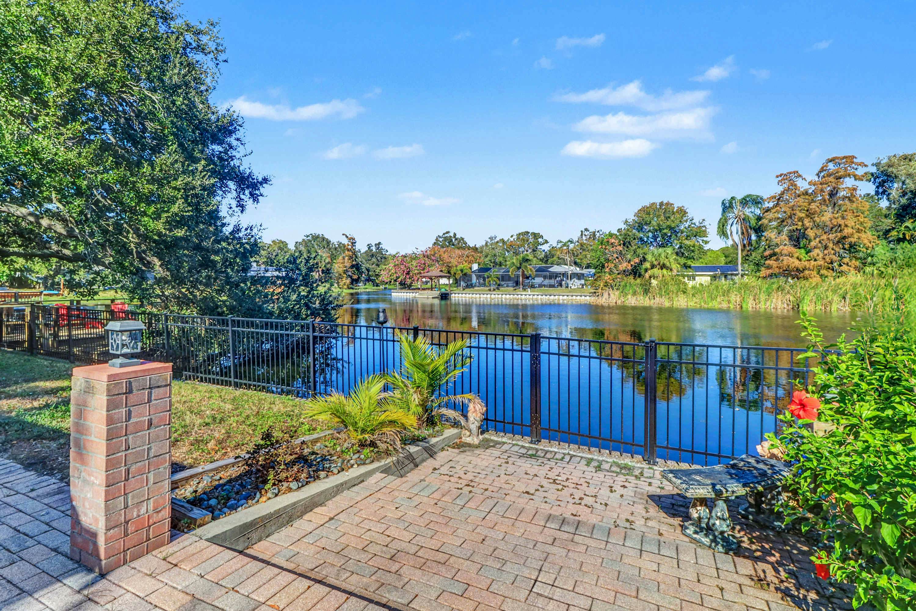 Cozy Lakefront Retreat Near Gulf Beaches & Dining