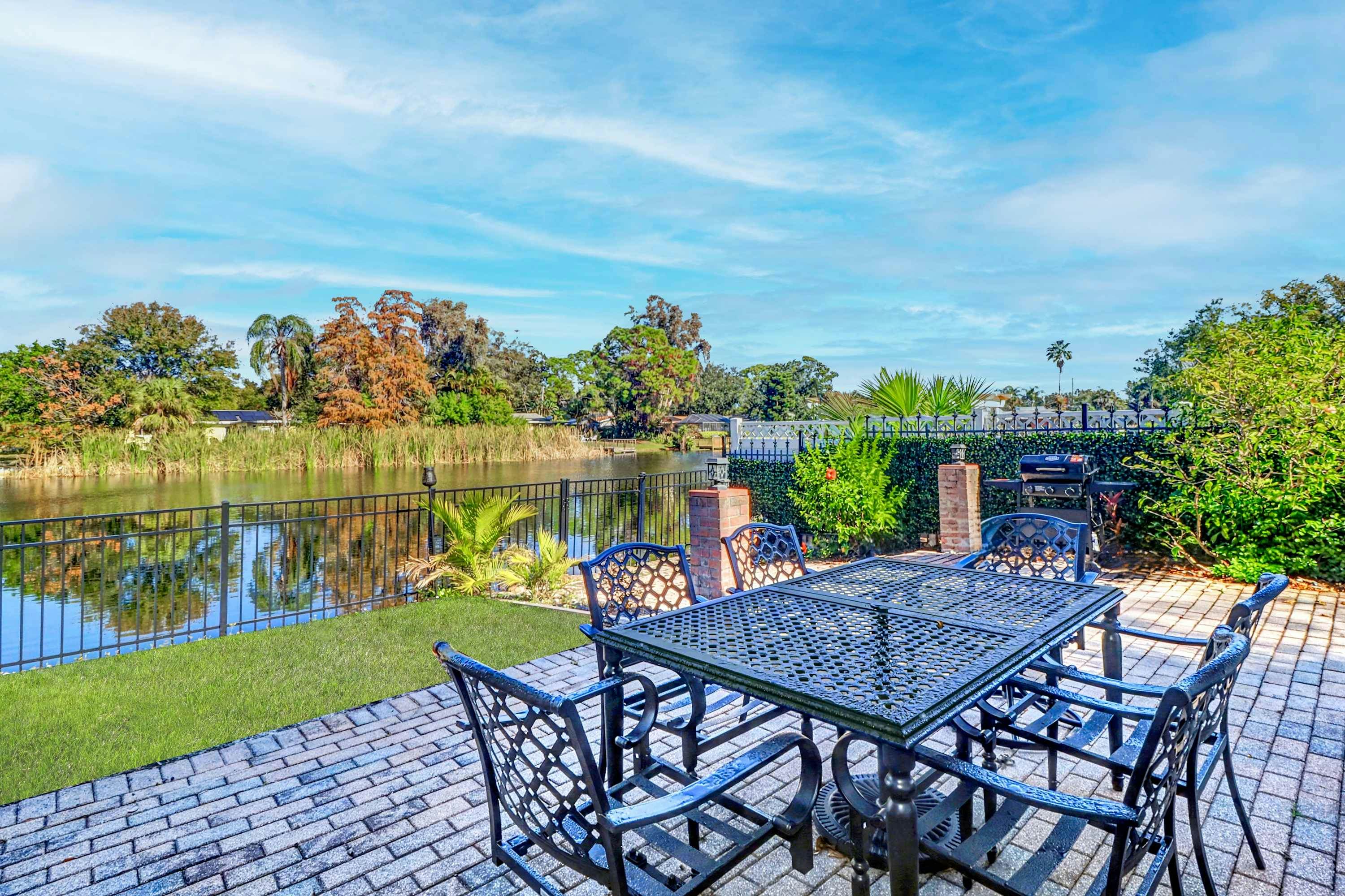 Cozy Lakefront Retreat Near Gulf Beaches & Dining