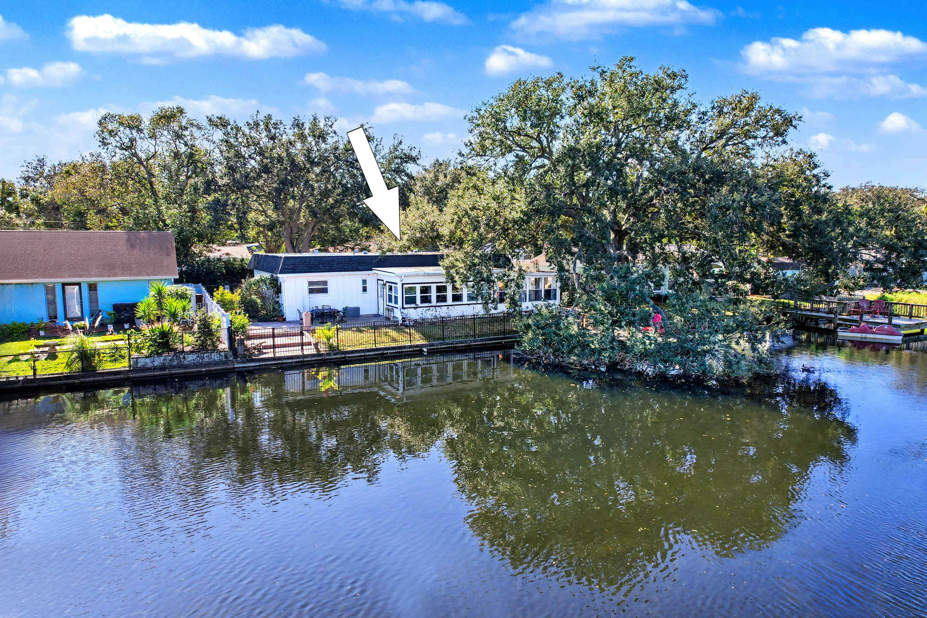 Cozy Lakefront Retreat Near Gulf Beaches & Dining