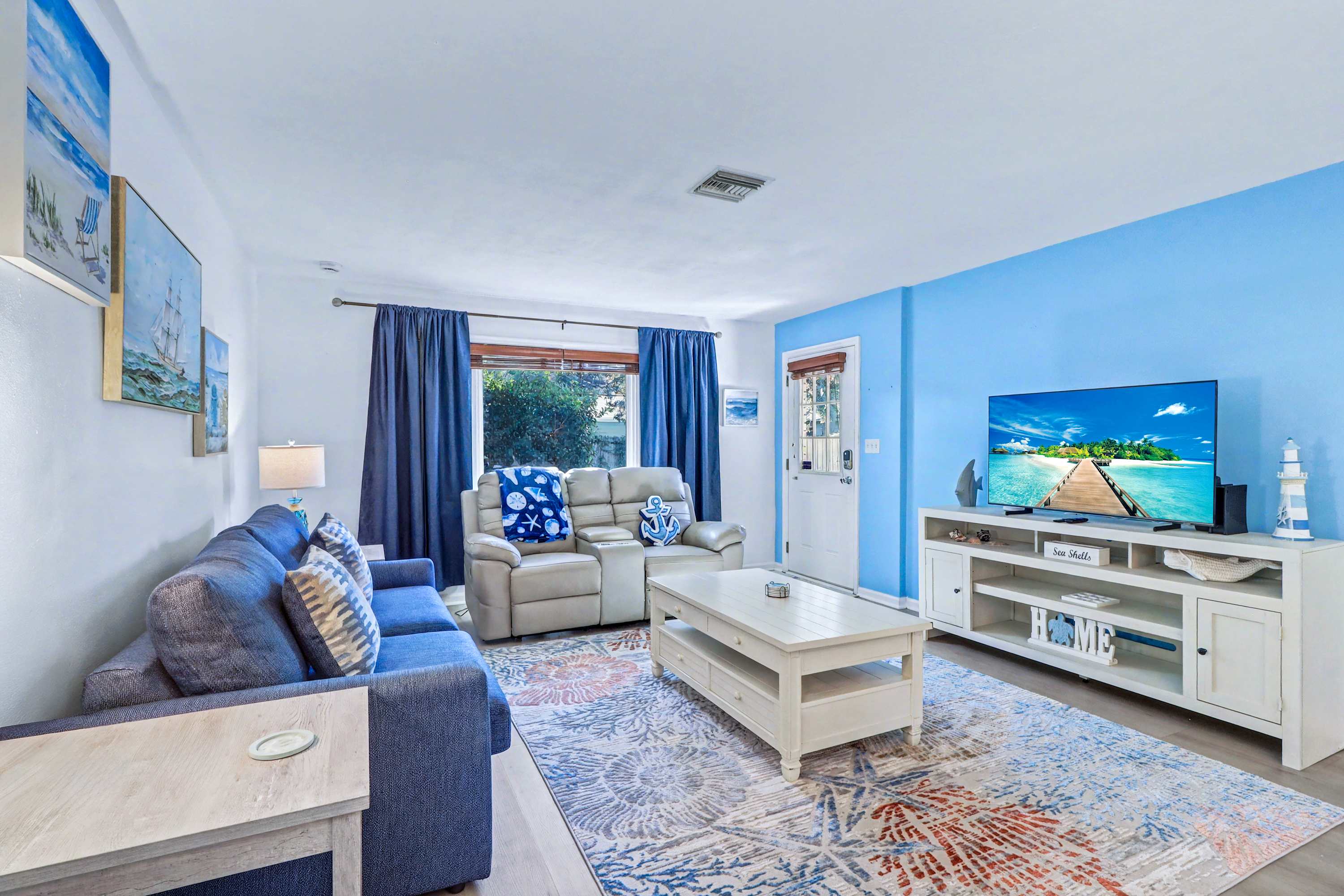 Cozy Lakefront Retreat Near Gulf Beaches & Dining