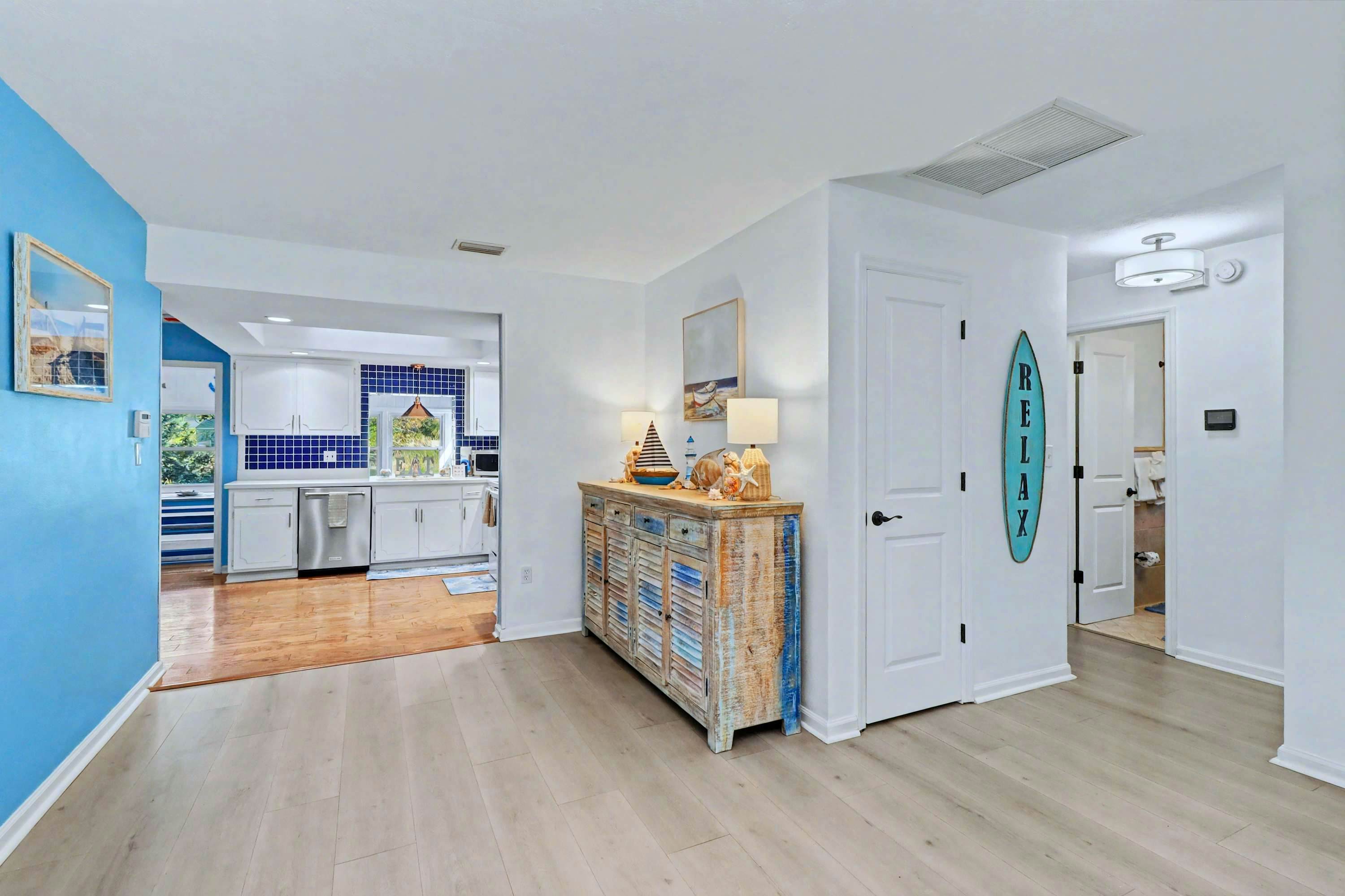 Cozy Lakefront Retreat Near Gulf Beaches & Dining