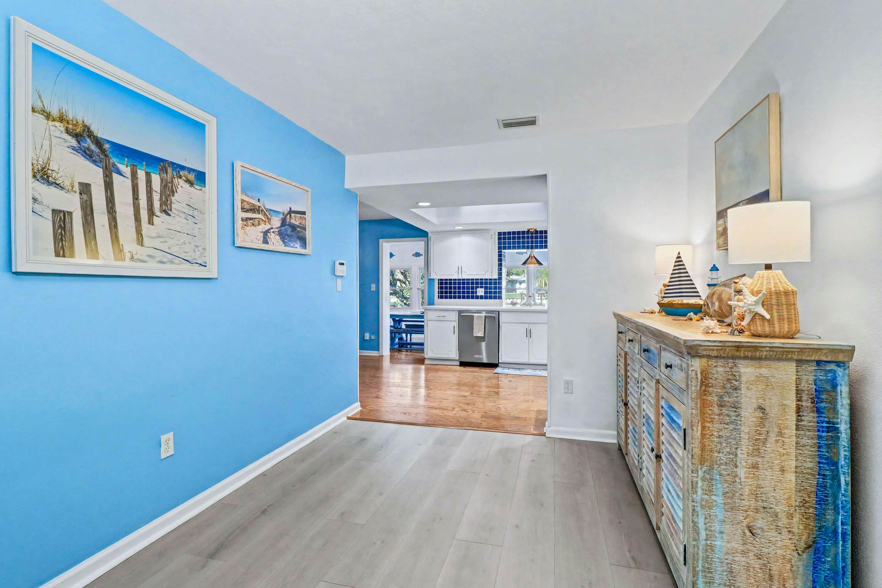 Cozy Lakefront Retreat Near Gulf Beaches & Dining