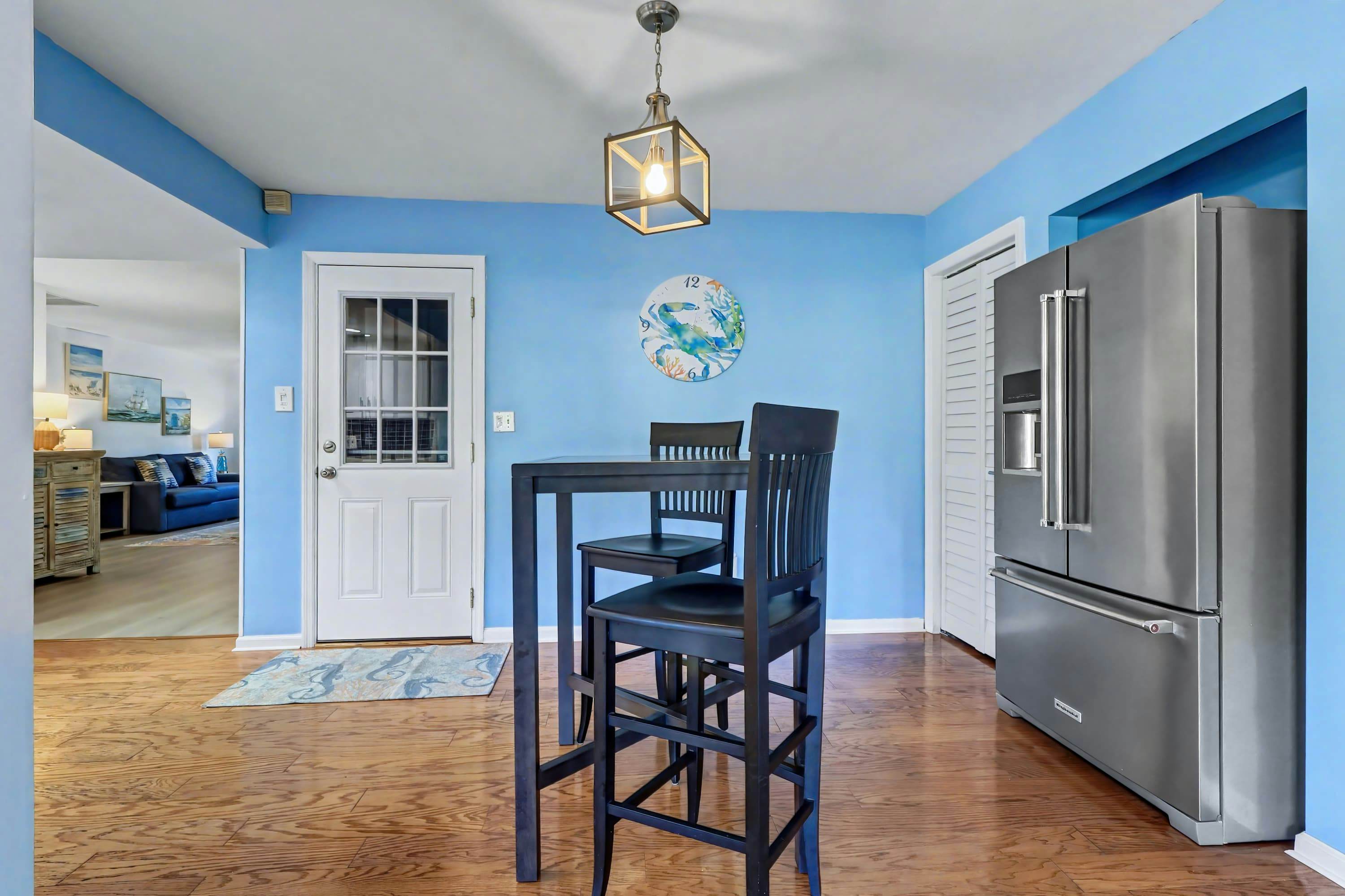 Cozy Lakefront Retreat Near Gulf Beaches & Dining