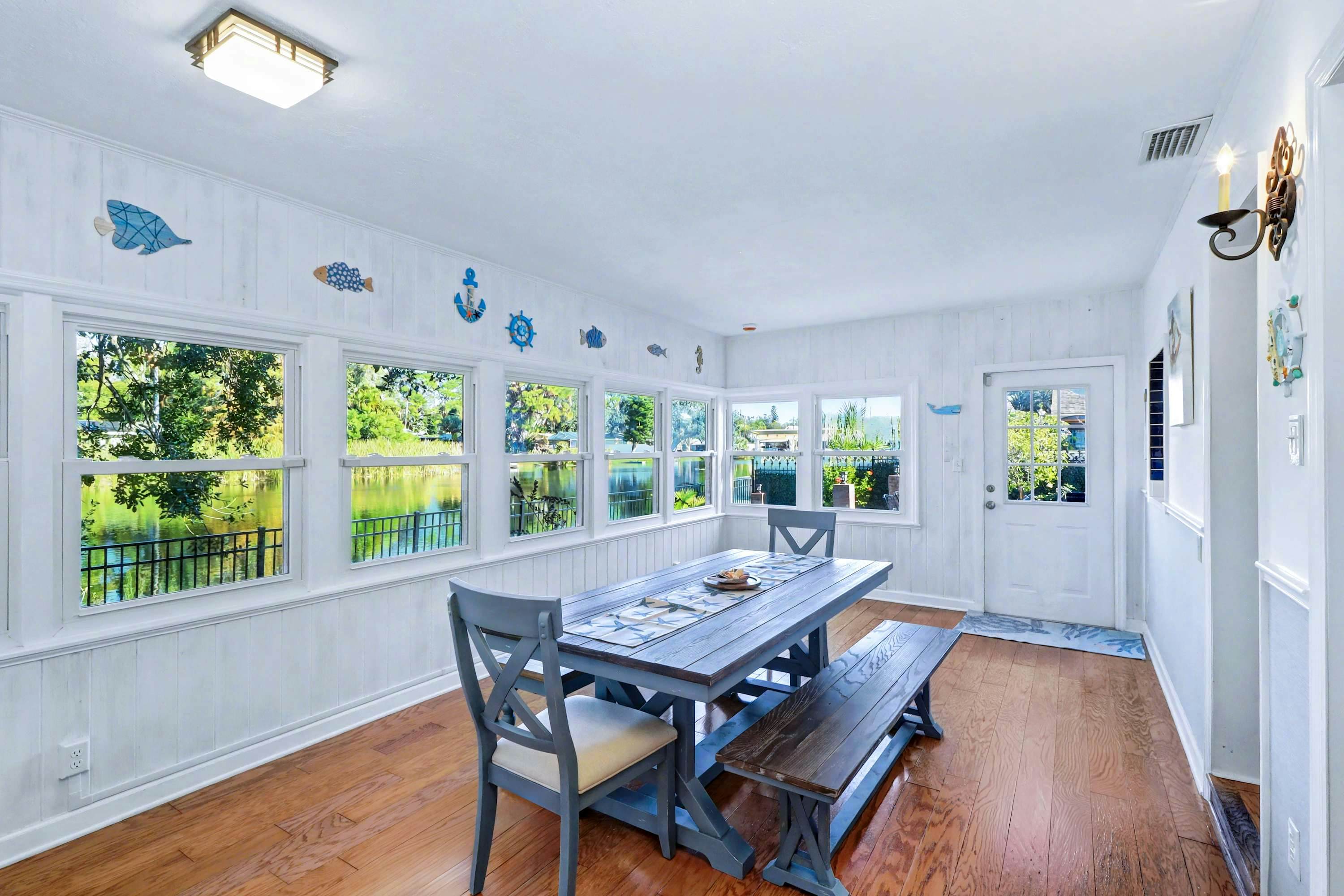 Cozy Lakefront Retreat Near Gulf Beaches & Dining