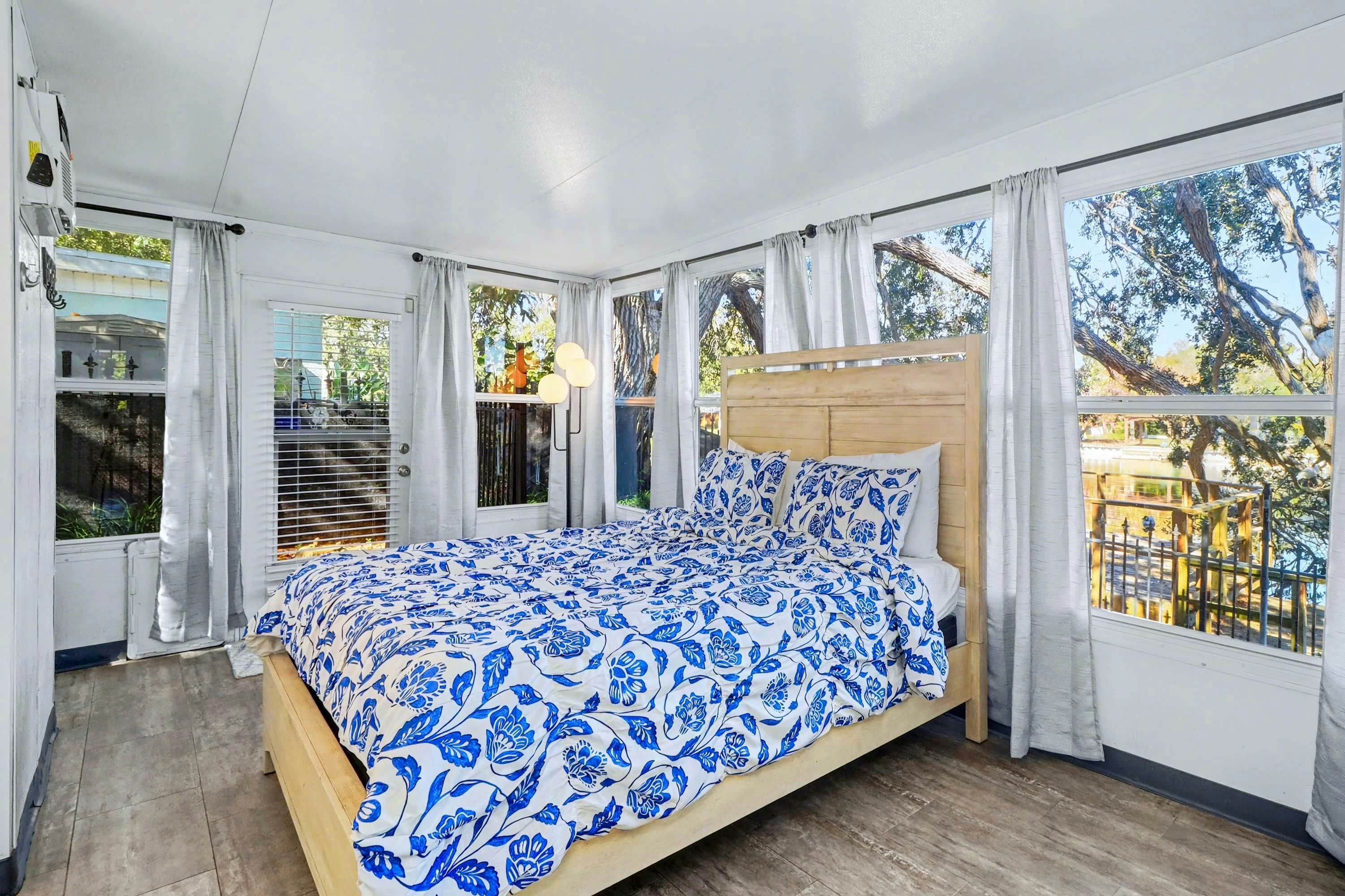 Cozy Lakefront Retreat Near Gulf Beaches & Dining