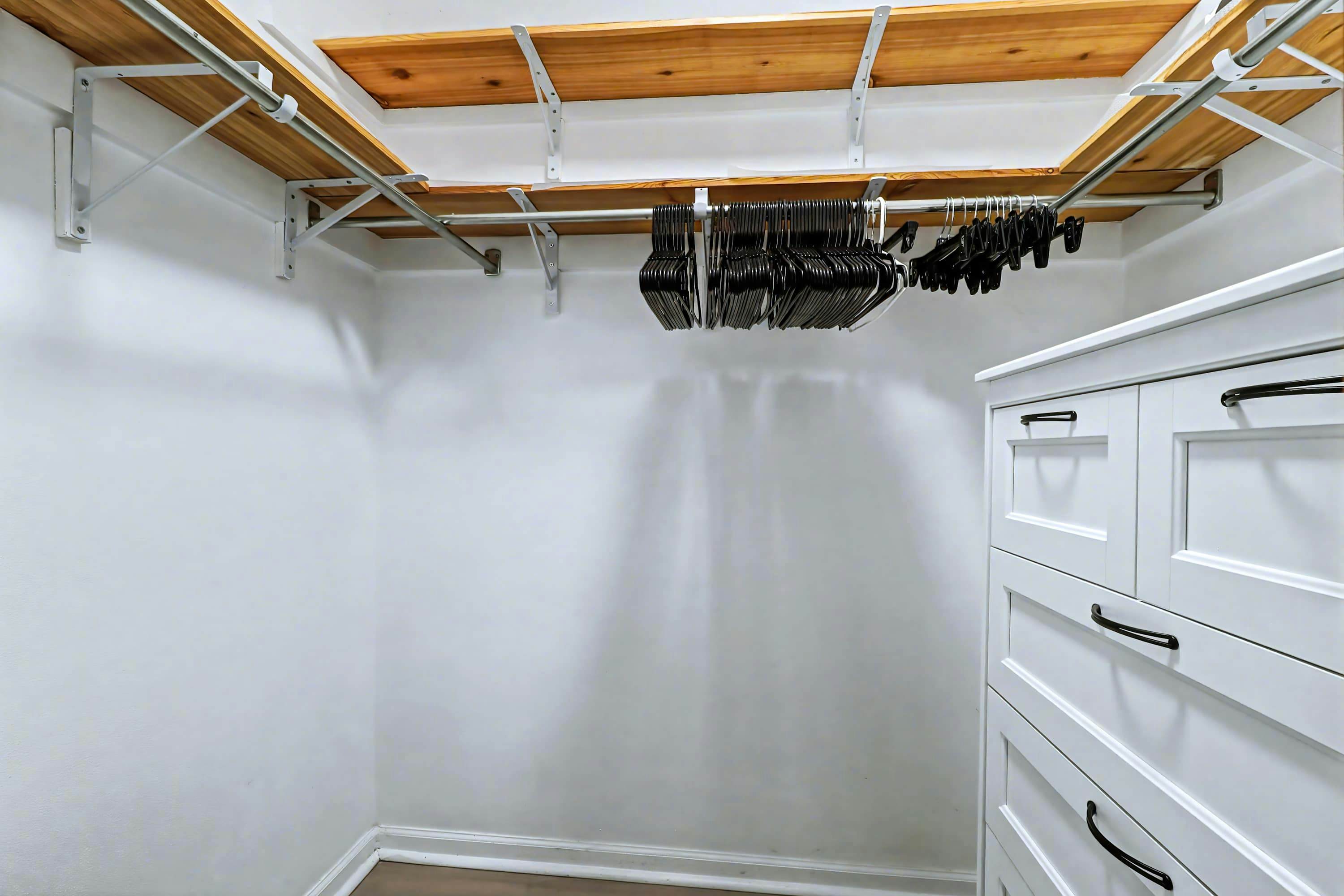 Cozy Lakefront Retreat Near Gulf Beaches & Dining