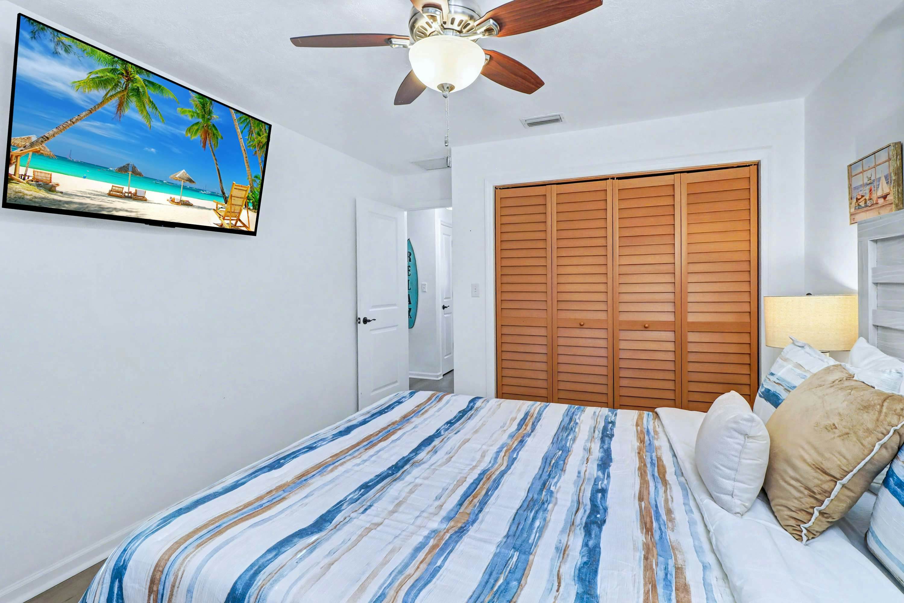 Cozy Lakefront Retreat Near Gulf Beaches & Dining