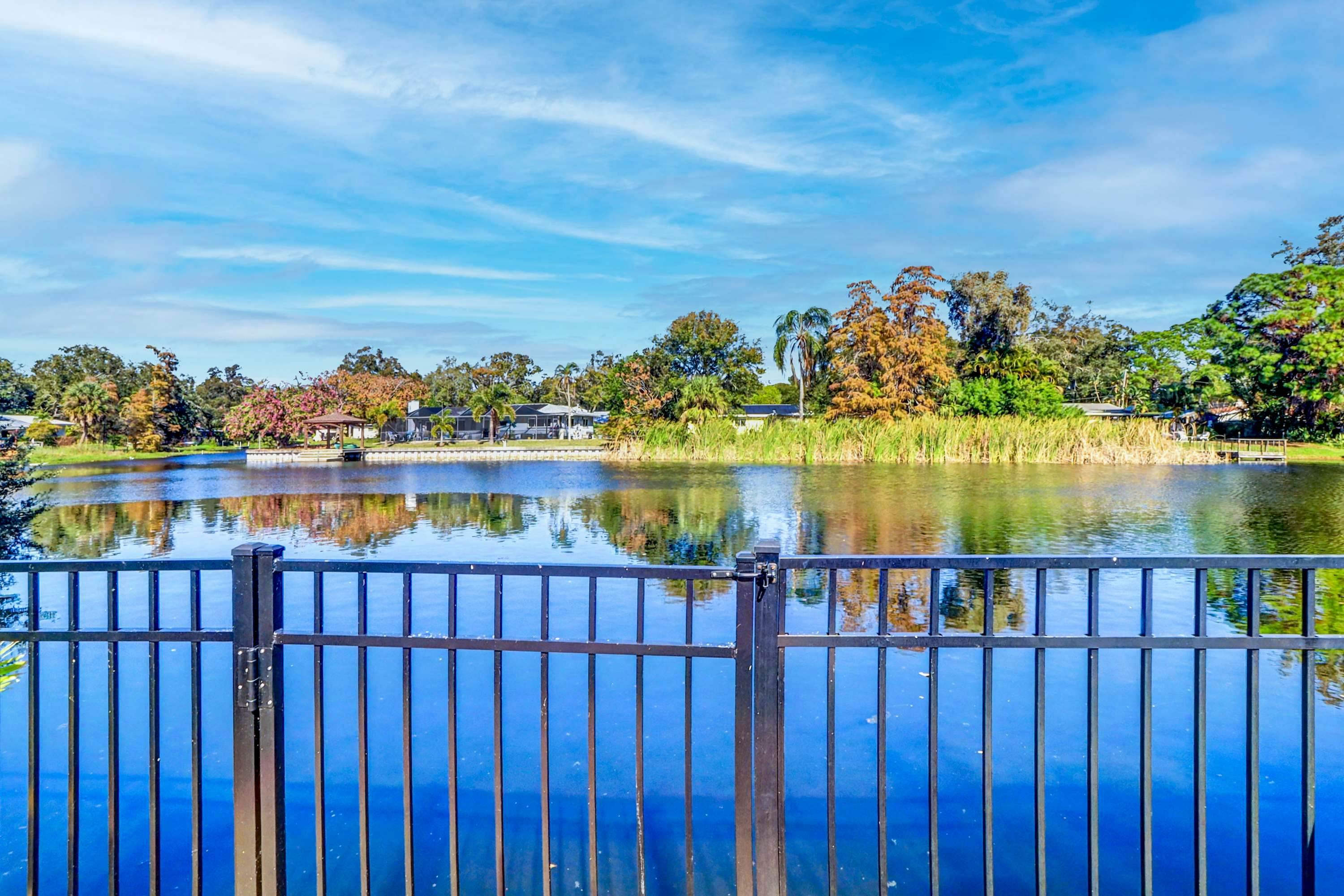 Cozy Lakefront Retreat Near Gulf Beaches & Dining